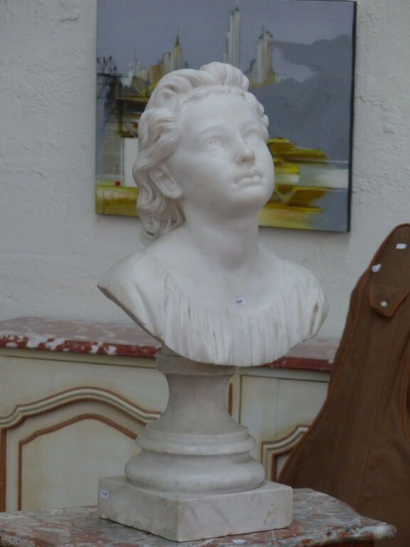 Null Italie (?) 

Enfant à sa méditation

Buste en marbre de Carrare sur piédouc&hellip;
