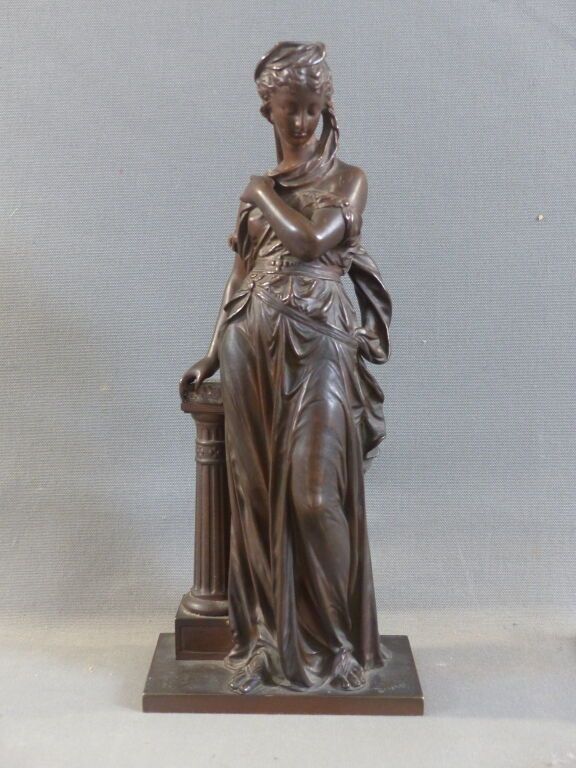 Null Eutrope BOURET (1833-1906)

Femme à l'antique 

Bronze à patine médaille. S&hellip;