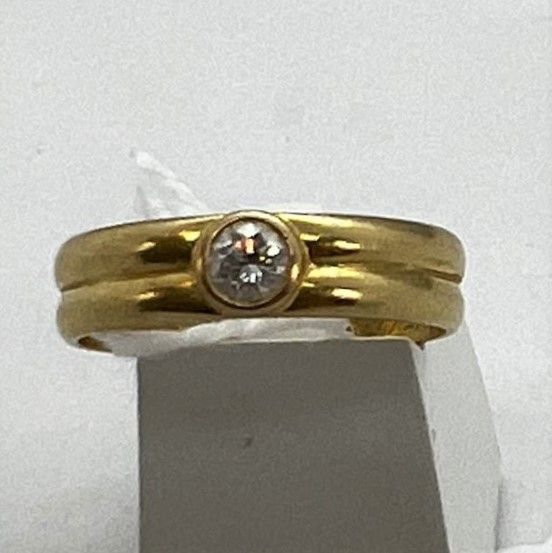 Null Double ring in yellow gold set with a round diamond 

gross weight: 4.6g - &hellip;