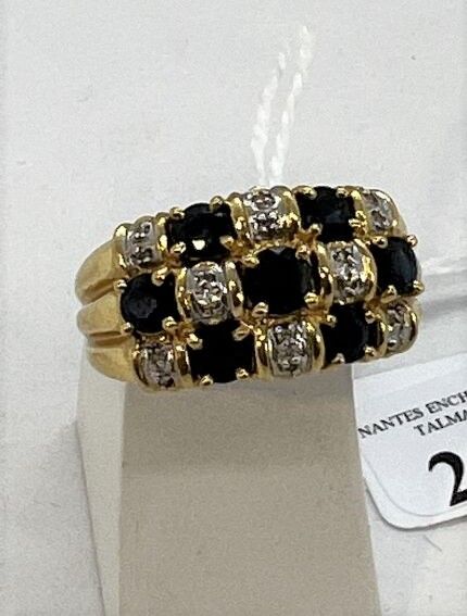 Null Bandeau-Ring aus Gelbgold mit abwechselnden Saphiren und Diamanten in 3 Rei&hellip;