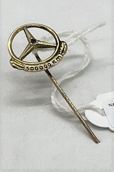 Null Epingle de cravate en argent symbole de Mercedes et marqué 500000 km, serti&hellip;