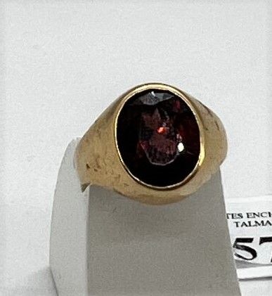 Null Gold ring set with a garnet.

Gross weight: 5,5 g

TDD: 44 / 45