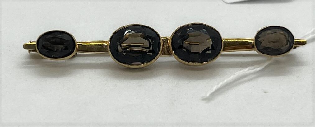 Null Gold barrette brooch set with 4 smoked quartz

Gross weight : 8,2g