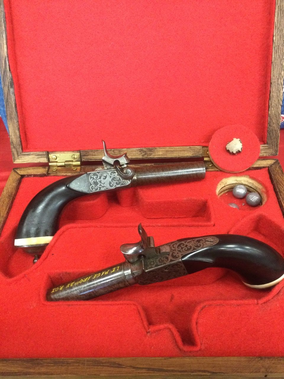 Null 1 Pair of travel pistols in a box, Damascus barrels, posterior engraving