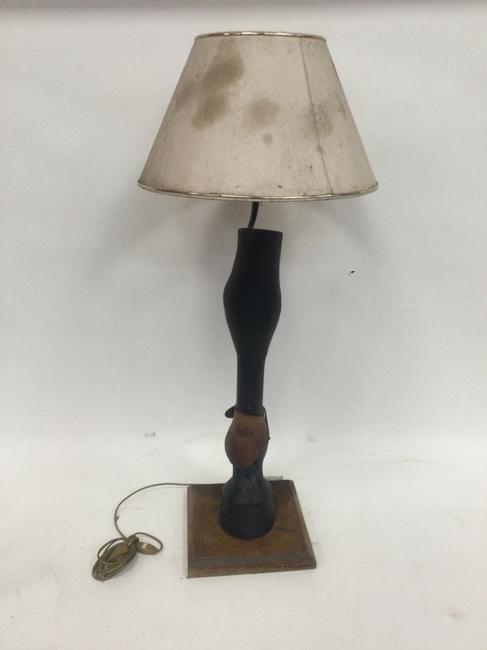 Null Lampe aus Holz, mit Pferdefuß-Dekoration, H79cm