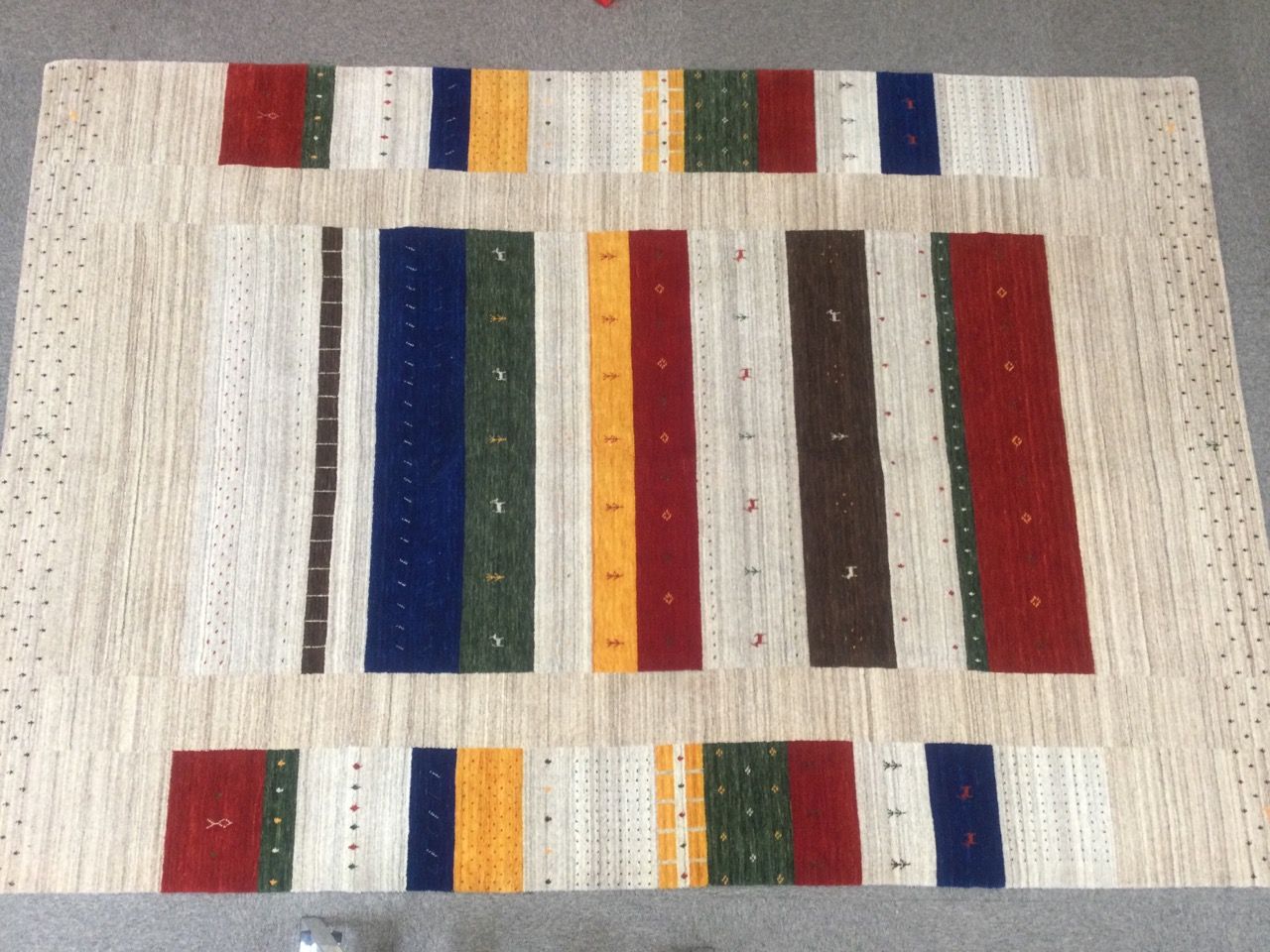 Null 现代风格的东方地毯GABBEH，棉织品，尺寸为301 x 200厘米。