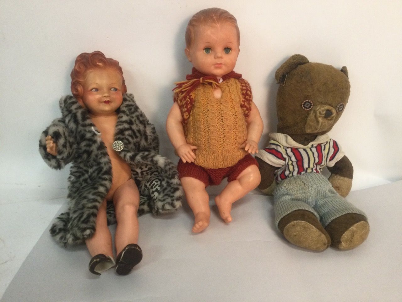 Null 一批2个娃娃和1只熊在老佩鲁奇的照片
