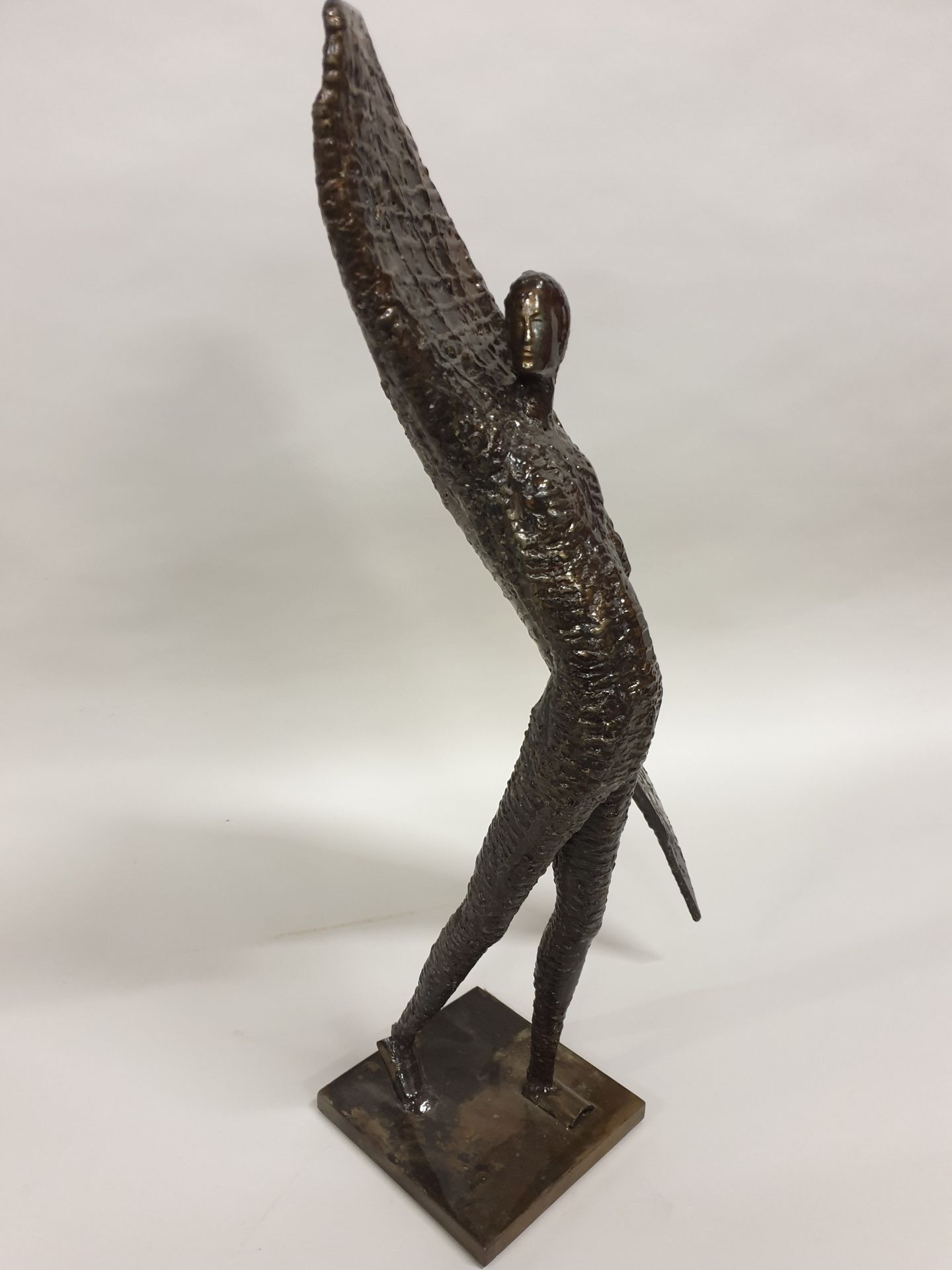 Null Milutin MRATINKOVIC(1950), "Kronos", 抛光不锈钢雕塑，高61.5厘米。