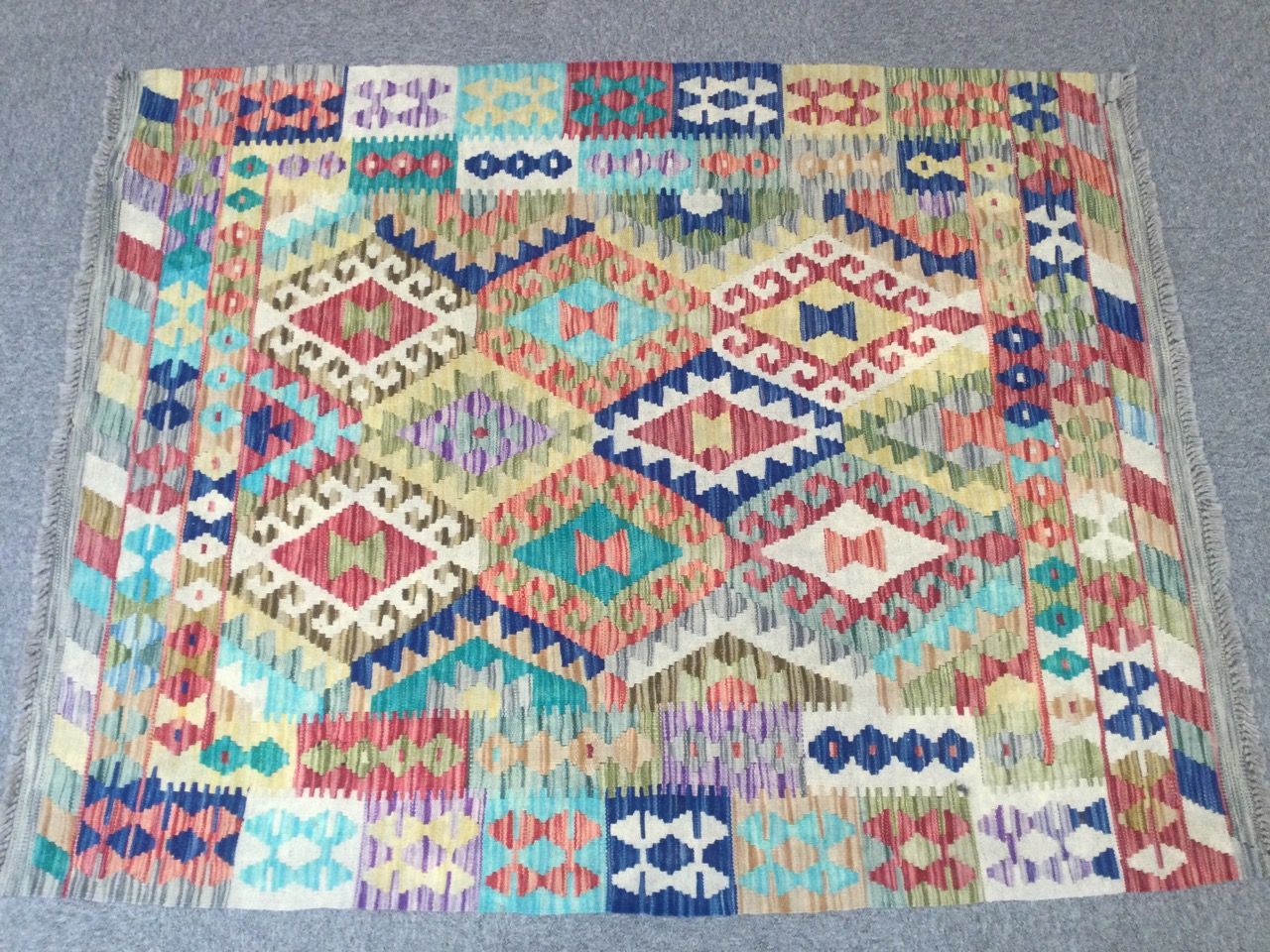 Null 东方KILIM羊毛地毯，尺寸172 x 135厘米。