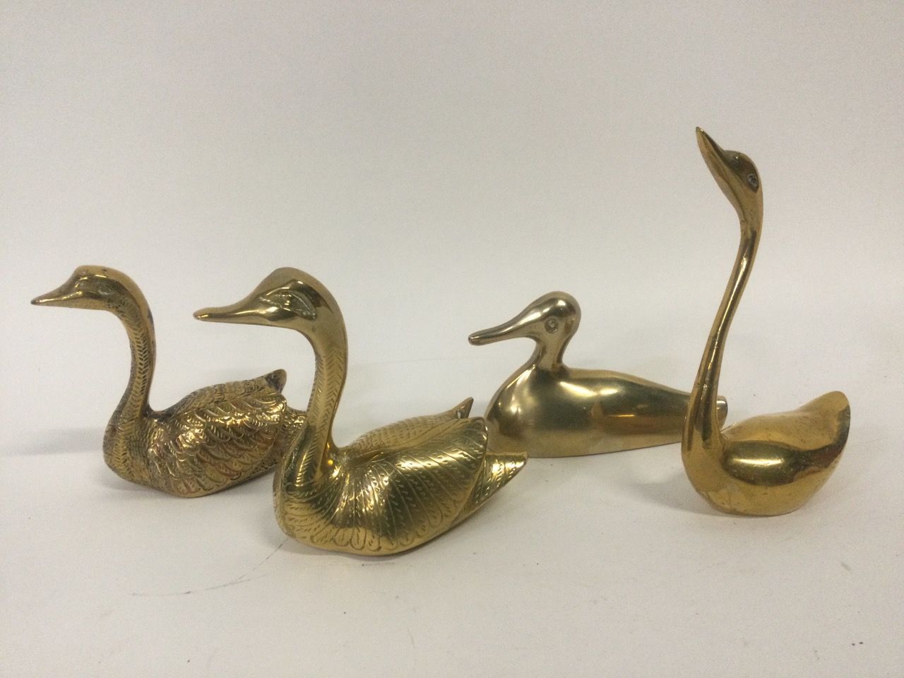 Null Sammlung von 4 Enten oder Schwänen, 3 in Bronze, H. 14 bis 7 cm