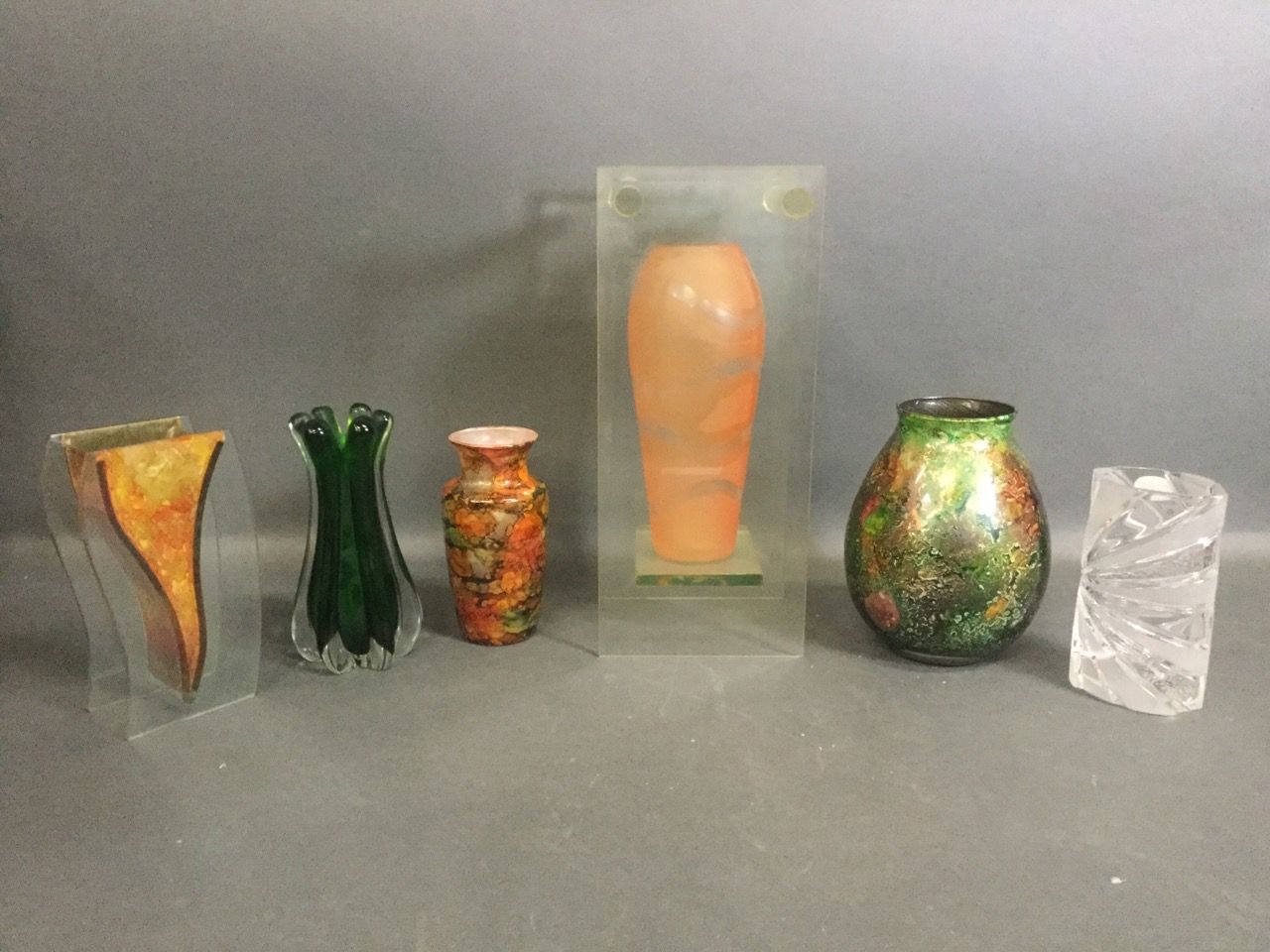 Null 一套6个当代设计的花瓶，有些已经签名。Laque Line, Mistigri Chapoutier, Cristal de Lemberg...高度&hellip;