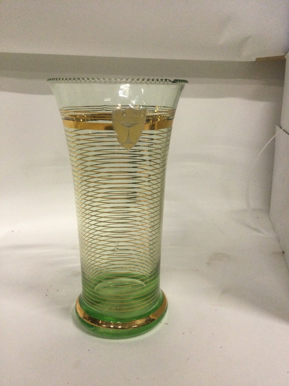 Null FAINS-LES-SOURCES玻璃厂，吹制玻璃花瓶，高21厘米（颈部有小缺口）