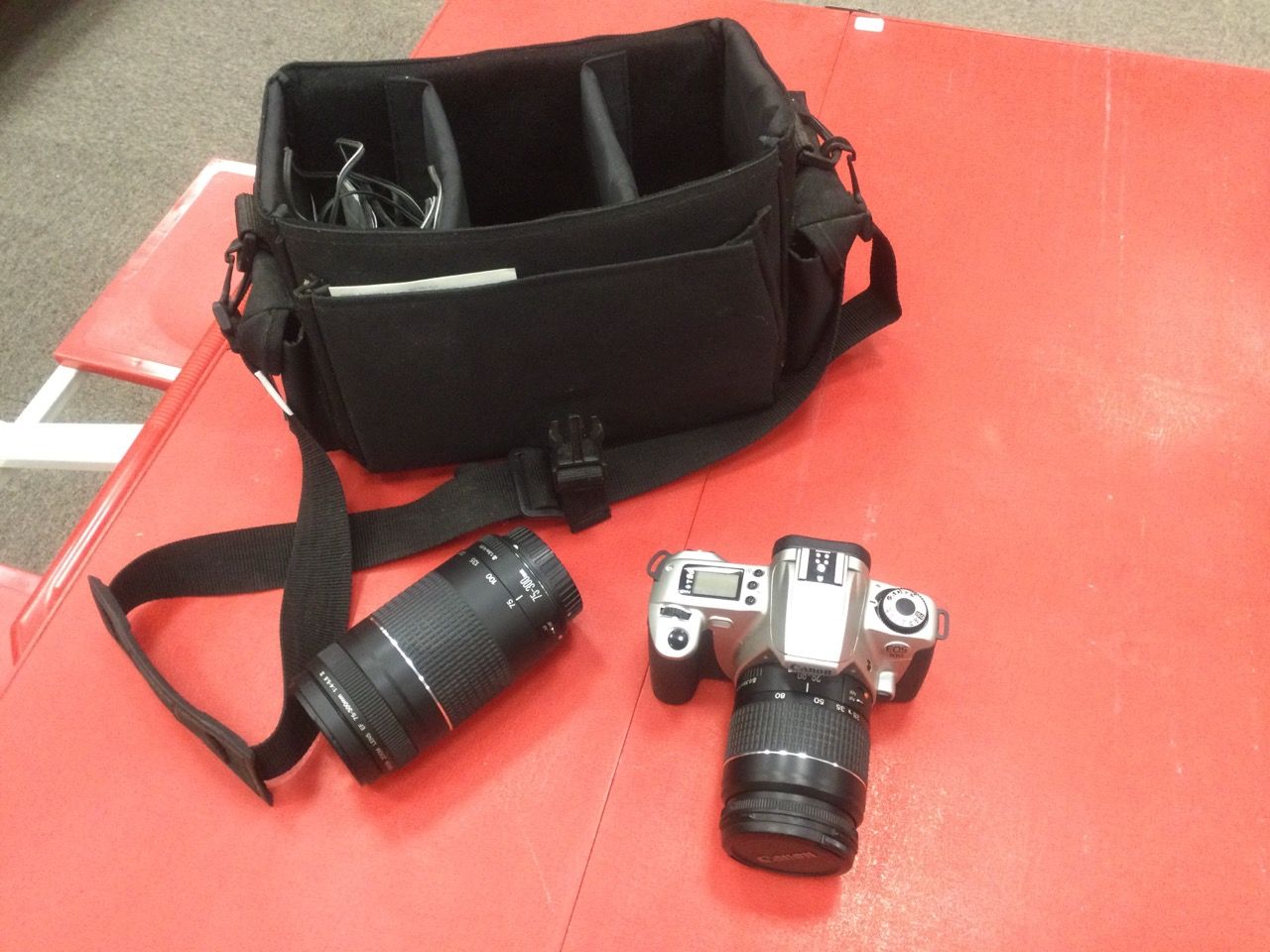 Null CANON EOS 300相机与2个镜头