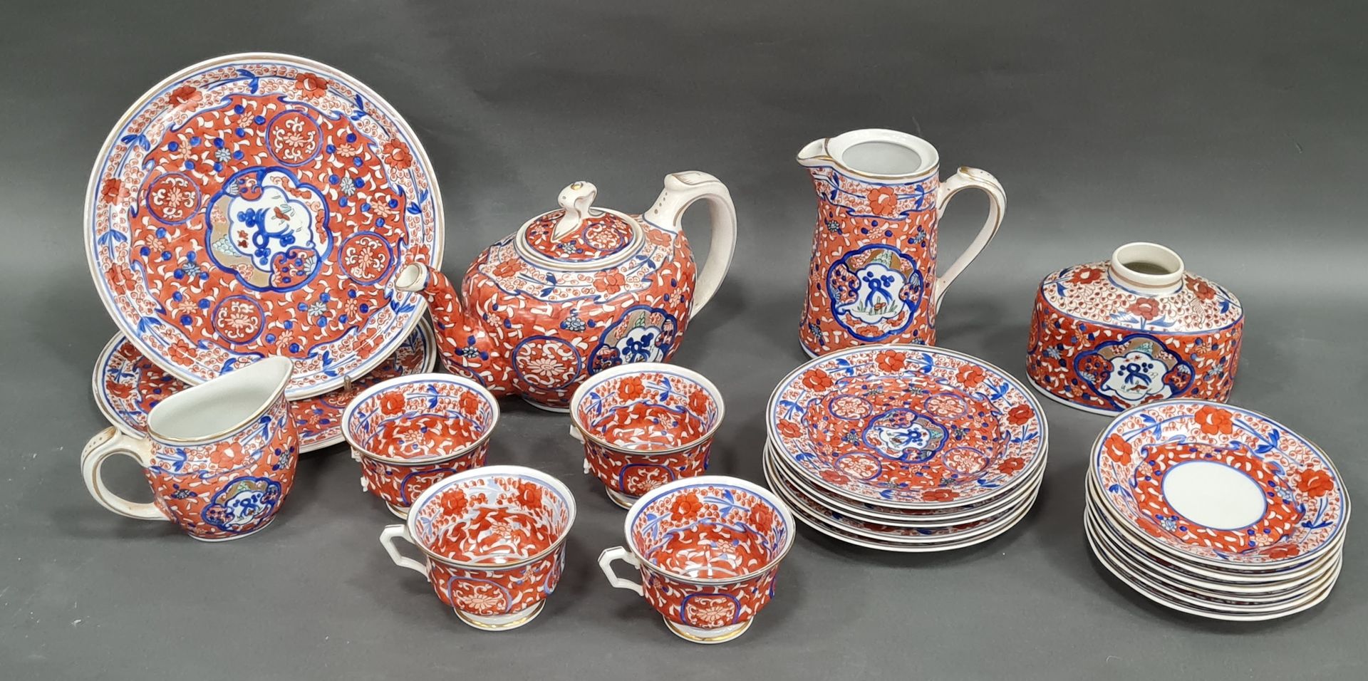 Null Porcelaine de MEHUN, Service à thé à décor Imari, milieu XIXème, comprenant&hellip;