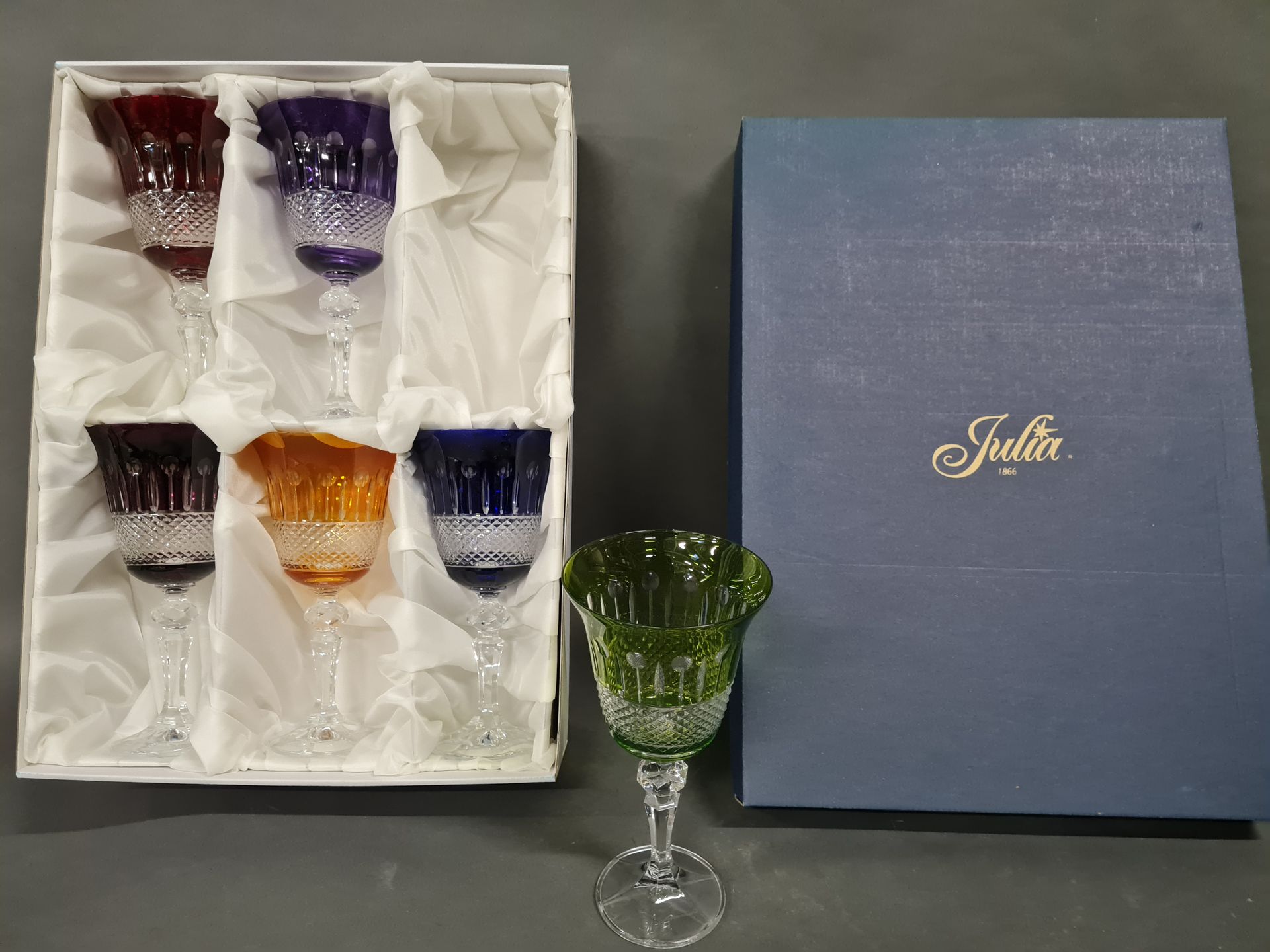 Null Set di 6 bicchieri da vino in cristallo colorato di Boemia, H. 18,5 cm, in &hellip;