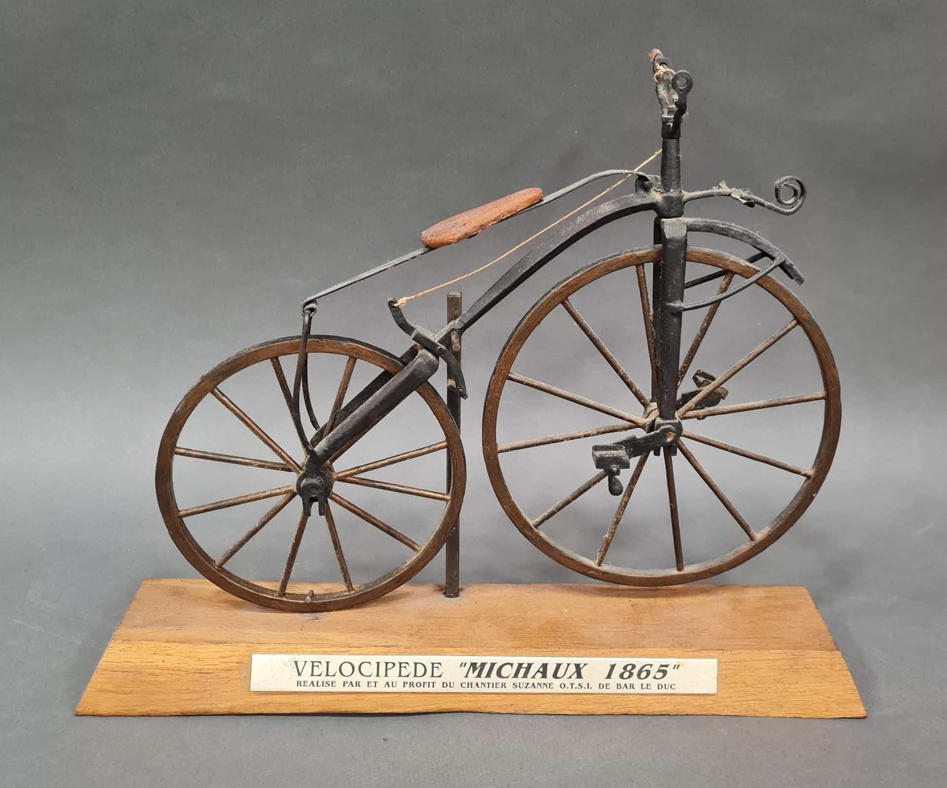 Null Reproduction réduite d'un VELOCIPEDE MICHAUX en bois et métal et éléments m&hellip;