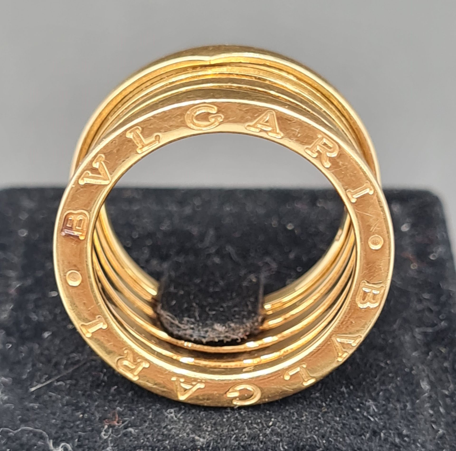 Null BULGARI, Collection B.ZERO1,750°的18K黄金戒指，带卷轴装饰。边缘是有签名的。TDD 58 , 重量 : 14,73 &hellip;