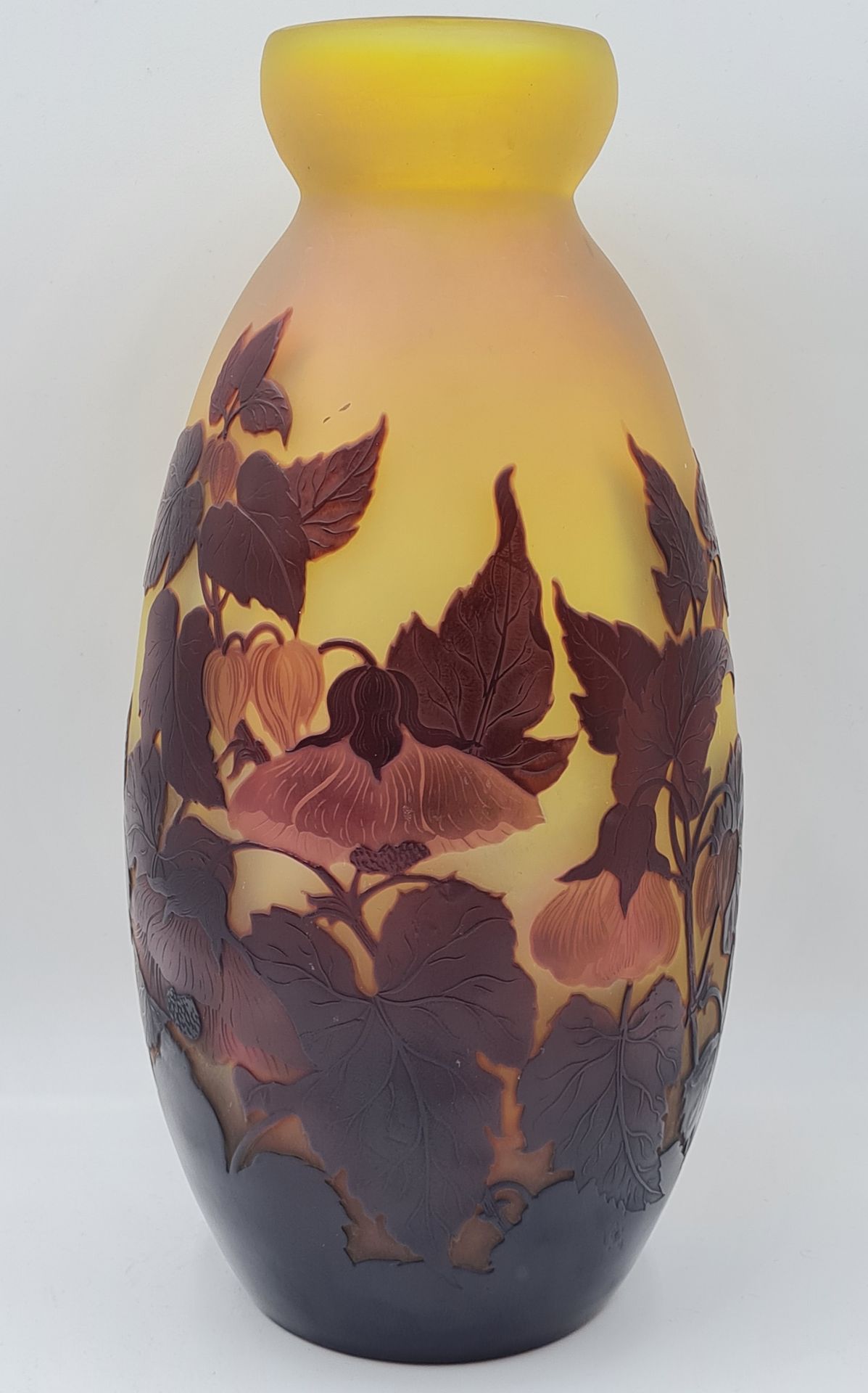 Null GALLÉ，多层玻璃花瓶，赭石色酸蚀abutilon装饰，瓶身上有GALLÉ的签名，高35厘米。