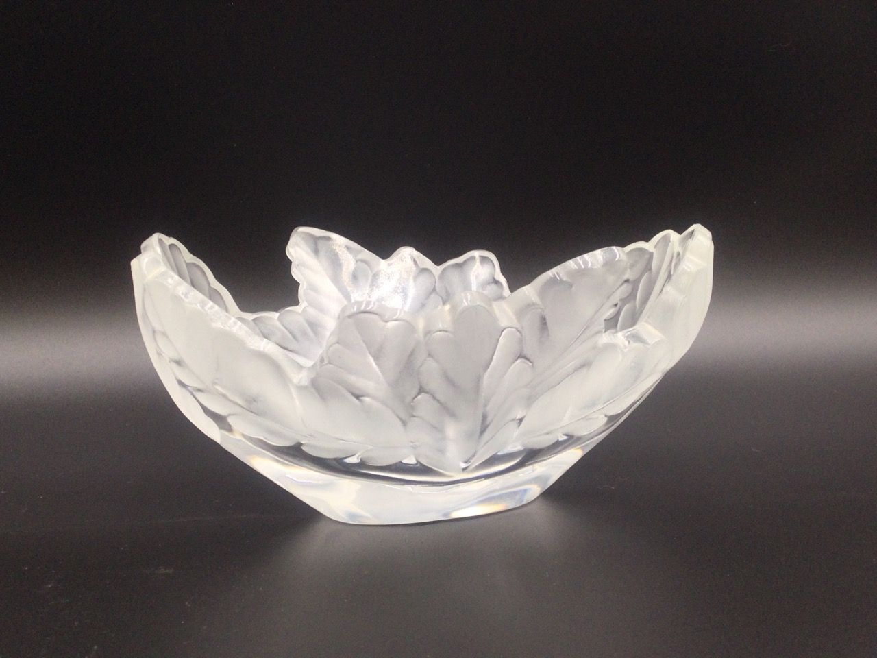 Null LALIQUE FRANCE, Small pressed molded crystal cup with foliage decoration, s&hellip;