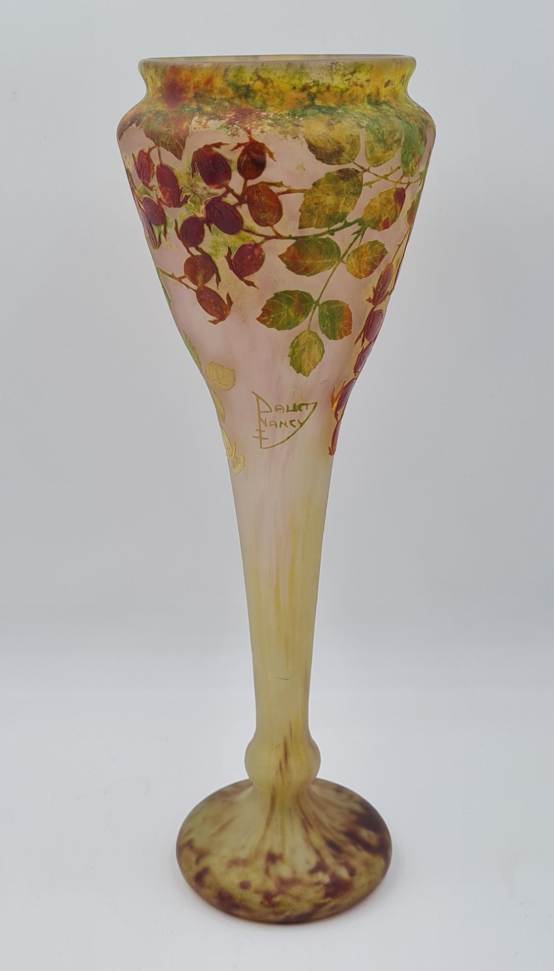 Null DAUM, Vase in multi-layer glass with acid-etched decoration of wild roses i&hellip;