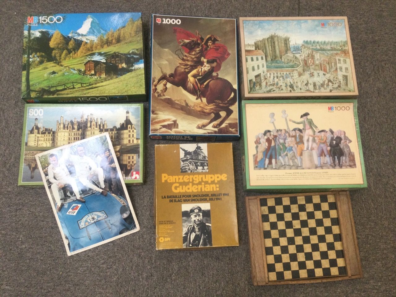 Null Lot of board games including: A checkerboard with tokens - I board game "Pa&hellip;