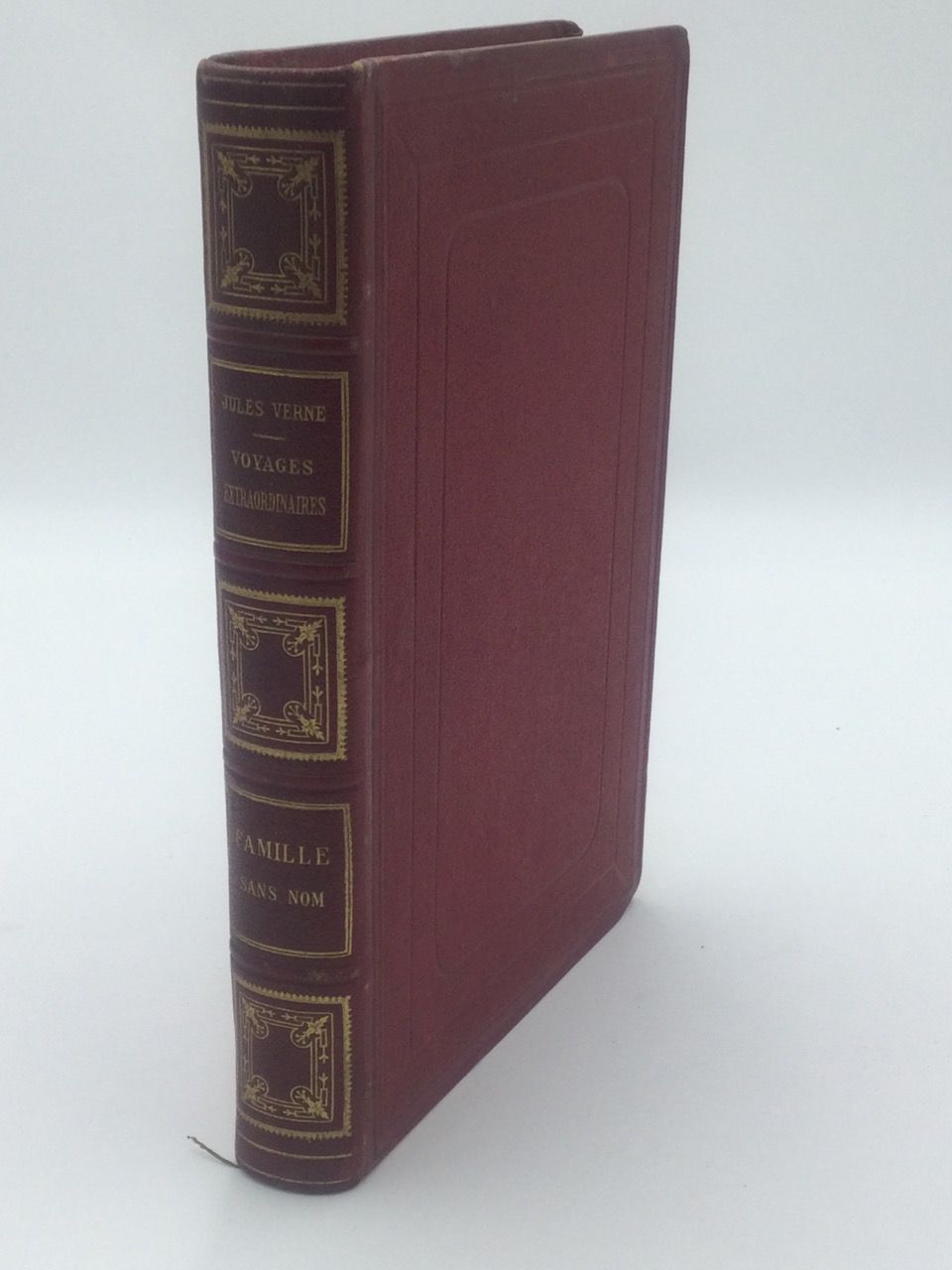Null 儒勒-韦尔纳，《无名家庭》，1卷8开本，半皮装订，书脊有标题和镀金边，Ed HETZEL，巴黎，约1900年（边角略微发暗）。