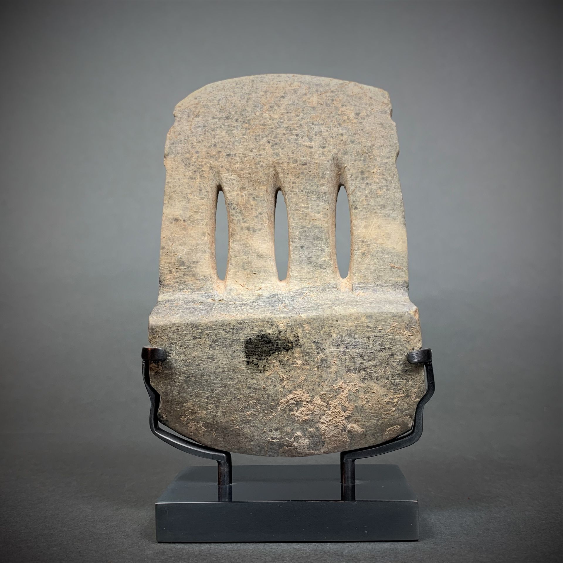 MEZCALA , GUERRERO, Mexique, 350-100 av. J.-C. Temple, h. 11cm. Sculpture représ&hellip;