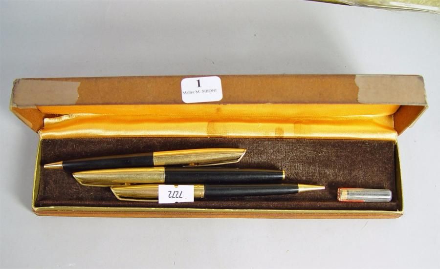 Null 1- WATERMAN

Trois stylos en métal doré
