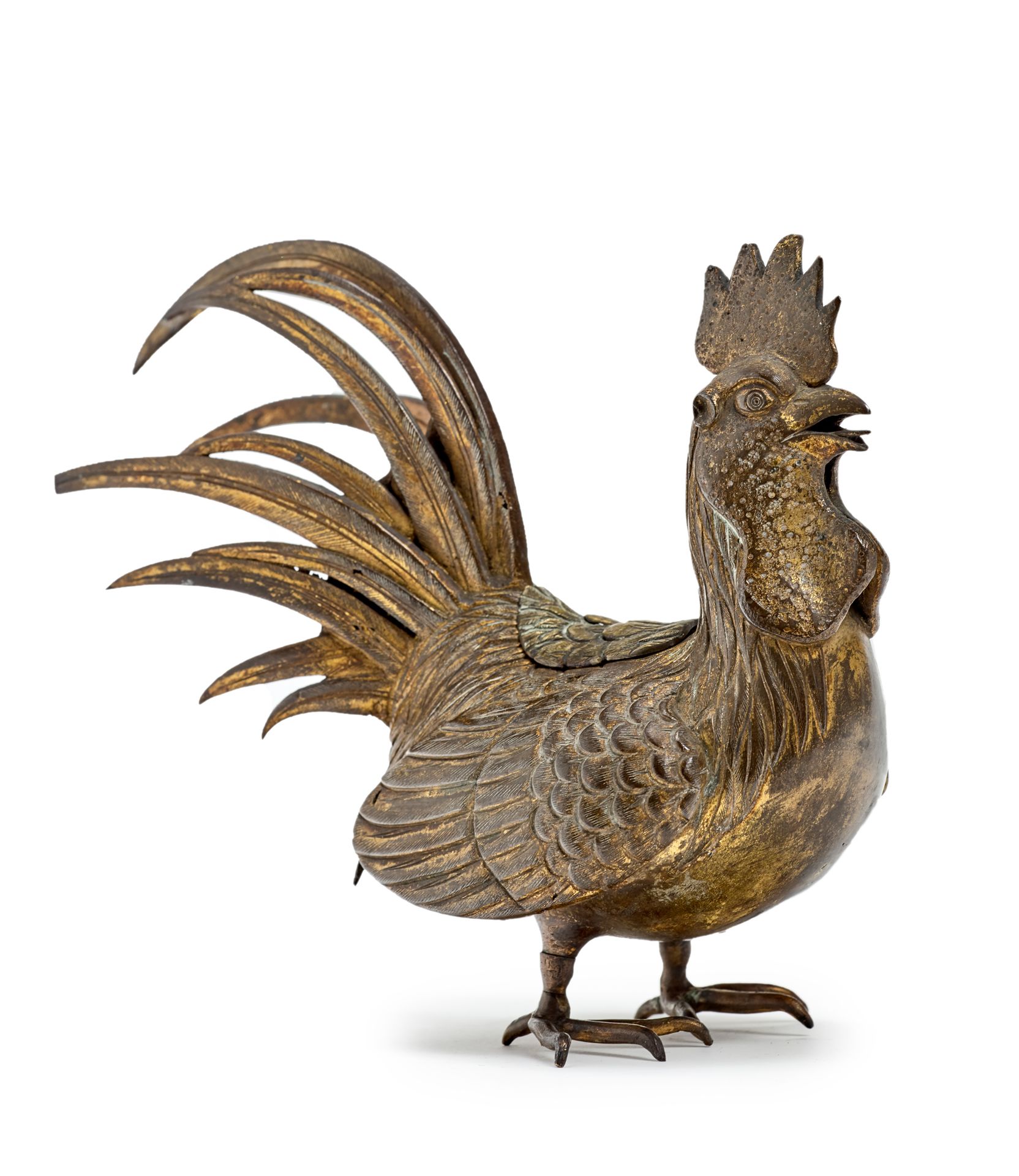 JAPON - Epoque MEIJI (1868 - 1912) 带有金漆痕迹的青铜公鸡，形成了一个香水燃烧器。峰顶稍有变形，事故为尾羽）。
H. 16,5&hellip;