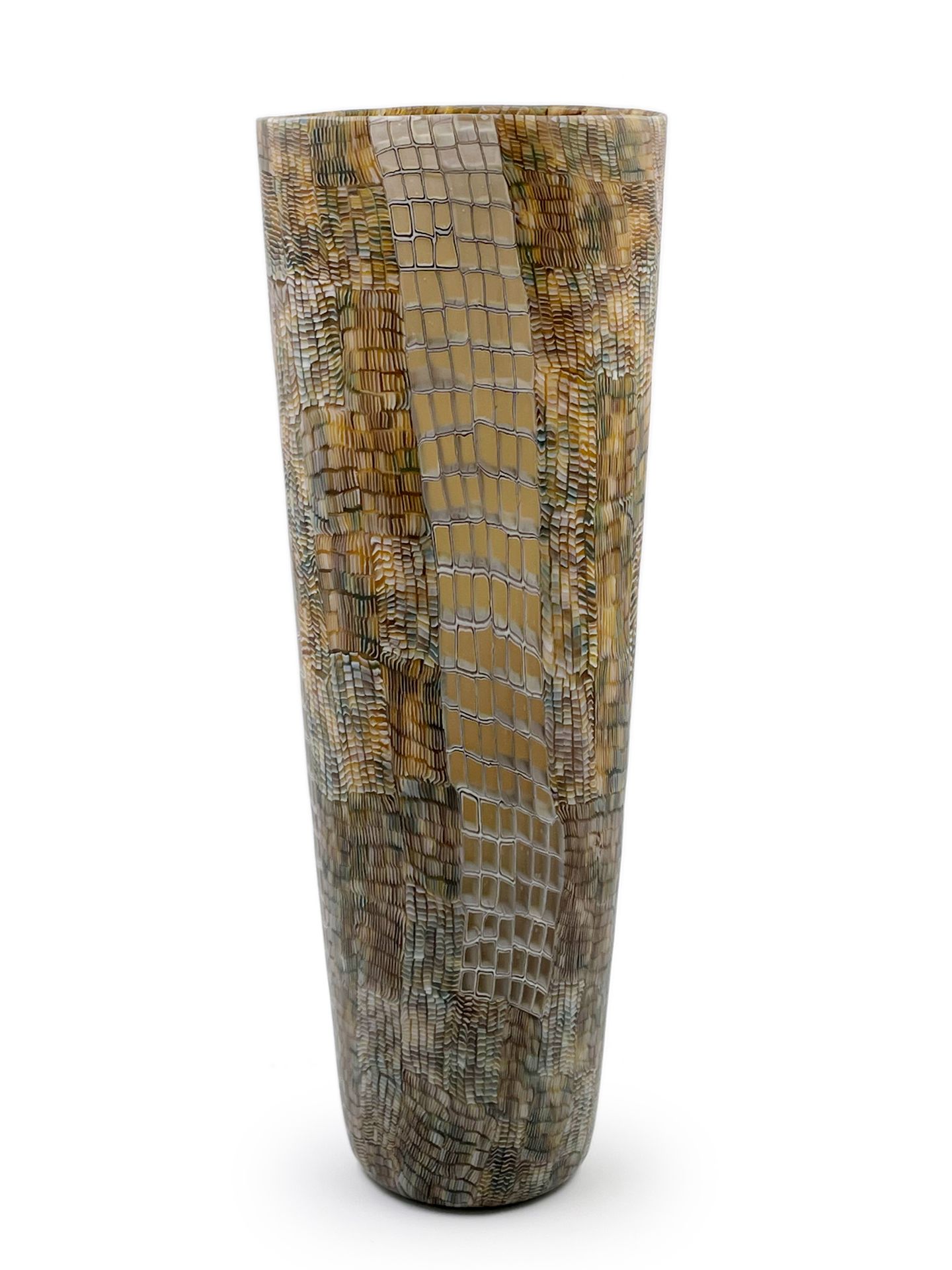 Giles BETTISON (Né en 1966) 


罕见而重要的玻璃花瓶，有抽象的装饰，是由穆里尼奥组装而成。



签名和日期为 "Giles Be&hellip;