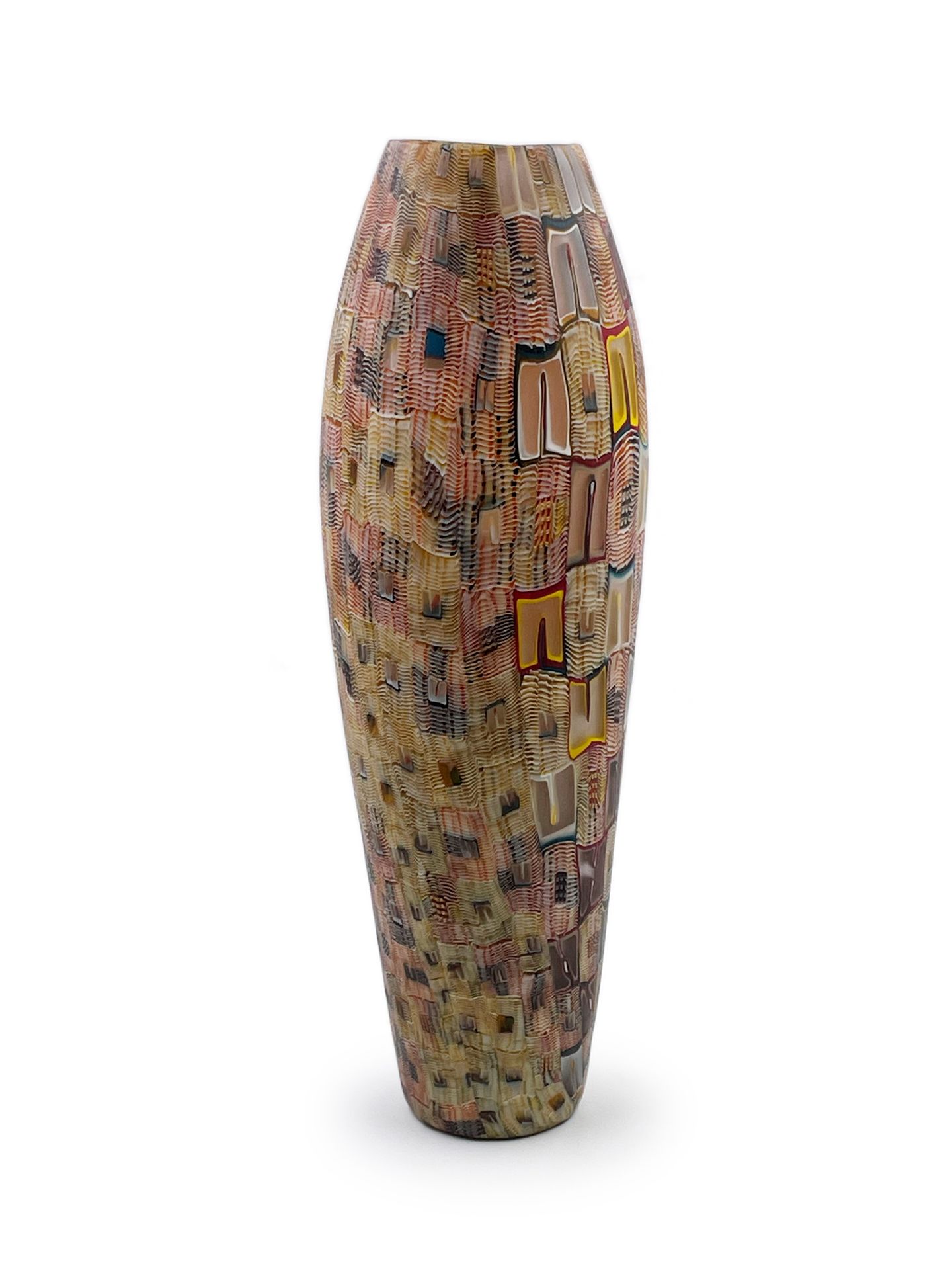 Giles BETTISON (Né en 1966) 
罕见而重要的玻璃花瓶，其抽象的装饰是由穆里尼奥人组装而成的。
在 "Giles Bettison - &hellip;