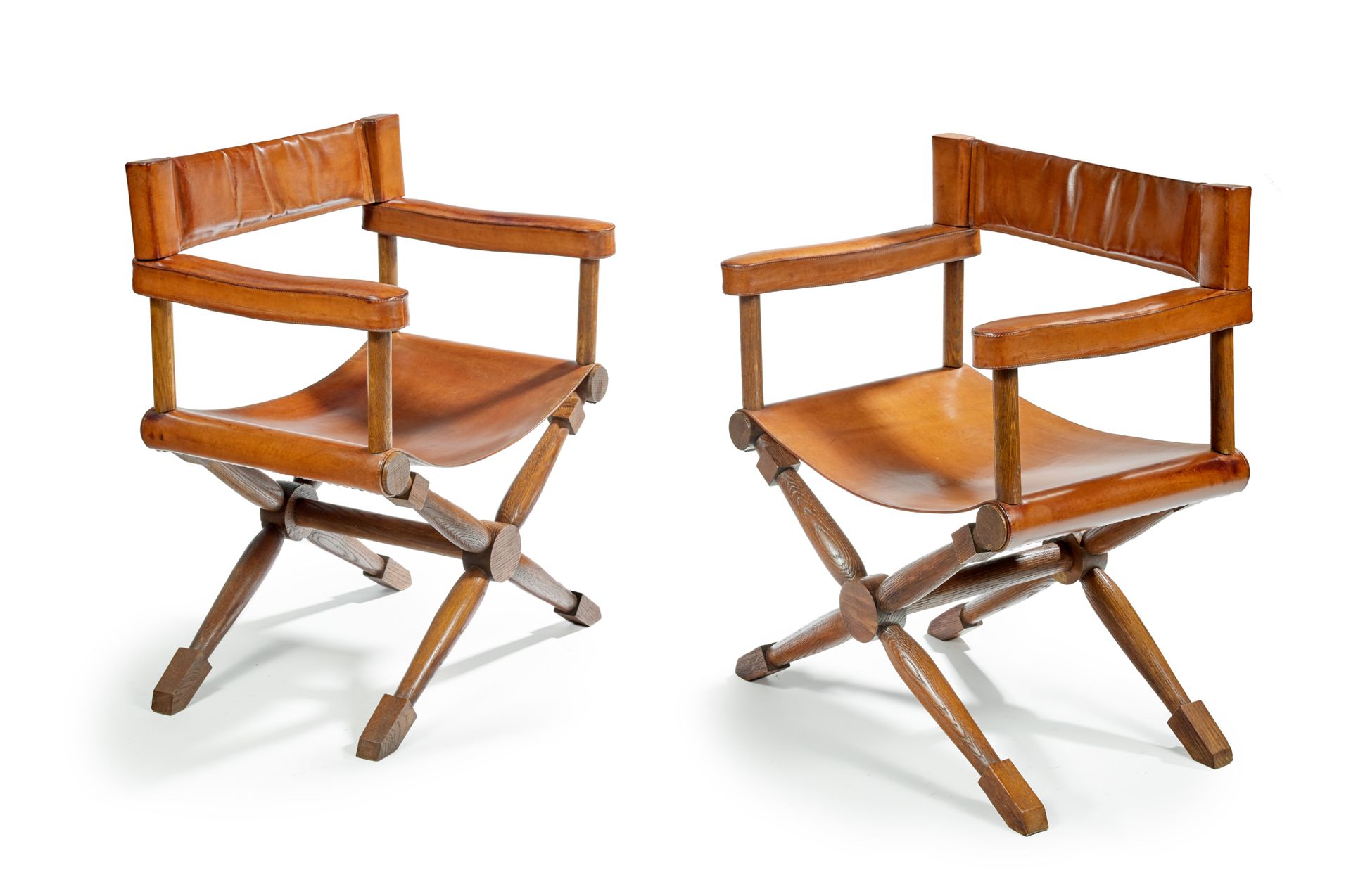 Paul RODOCANACHI (1891-1958) 


一对橡木 "导演 "扶手椅，带白兰地色皮革座椅和扶手



两次编号，一次为10310，第二次为&hellip;