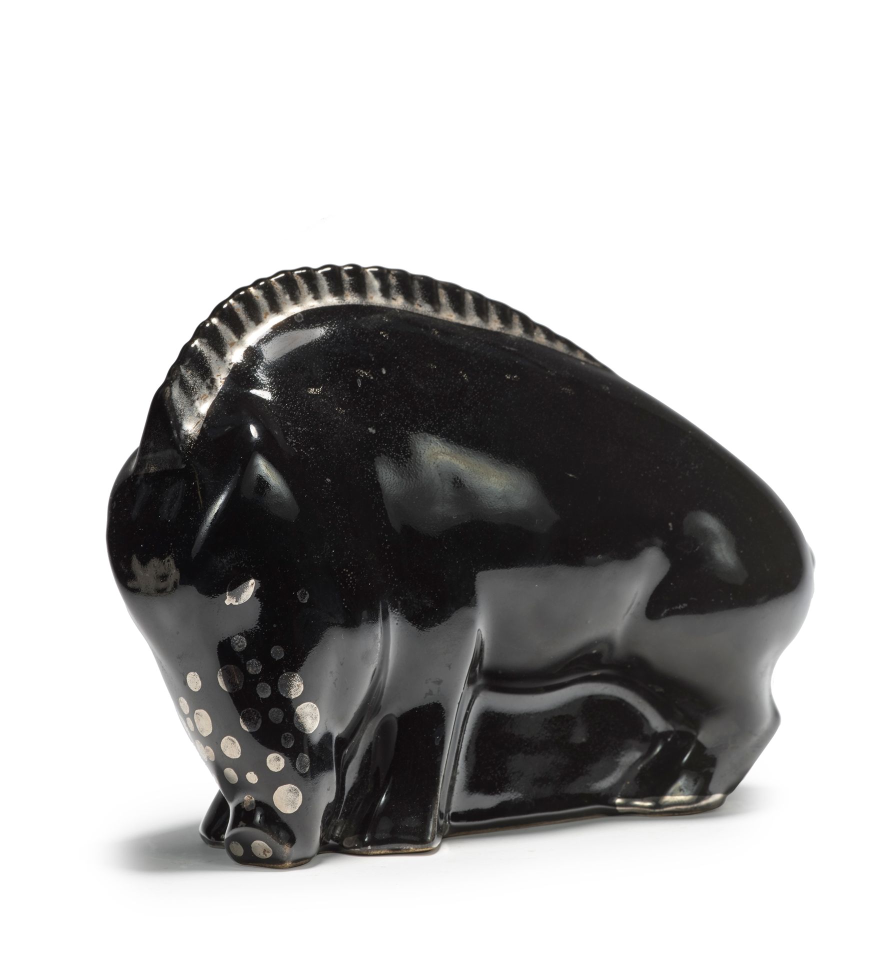 PRIMAVERA 黑色釉面的陶瓷雕塑，银色的亮点是一只野猪
签名，有部分褪色的印章
大约1930年
高：18厘米 宽：22厘米 深：9厘米