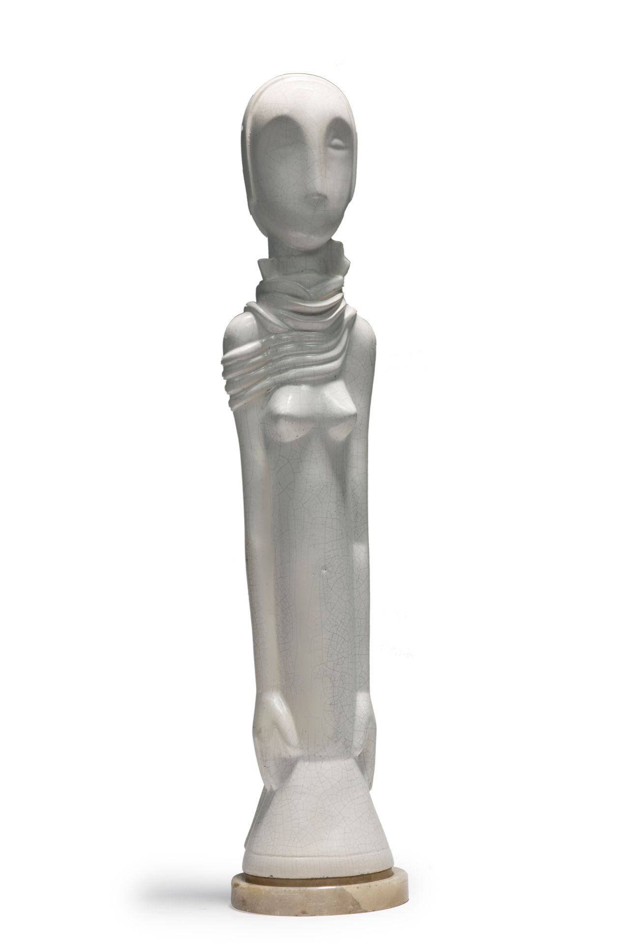 GUSTAVE MIKLOS, d'après 
一件白色裂纹釉面陶瓷雕塑，是一个年轻的裸体女人，脖子上有一个垂挂的东西。
镂空的M字图案。
高：72厘米
 （&hellip;