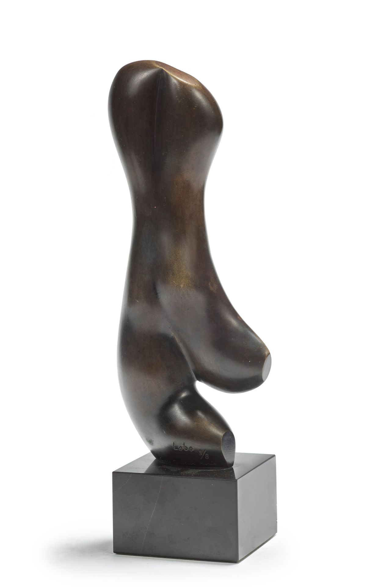 Baltasar LOBO (1910-1993) 
Elan
棕色铜质雕塑，置于黑色大理石的四角形底座上
签名 "Lobo"，编号 "3/8"
Susse f&hellip;