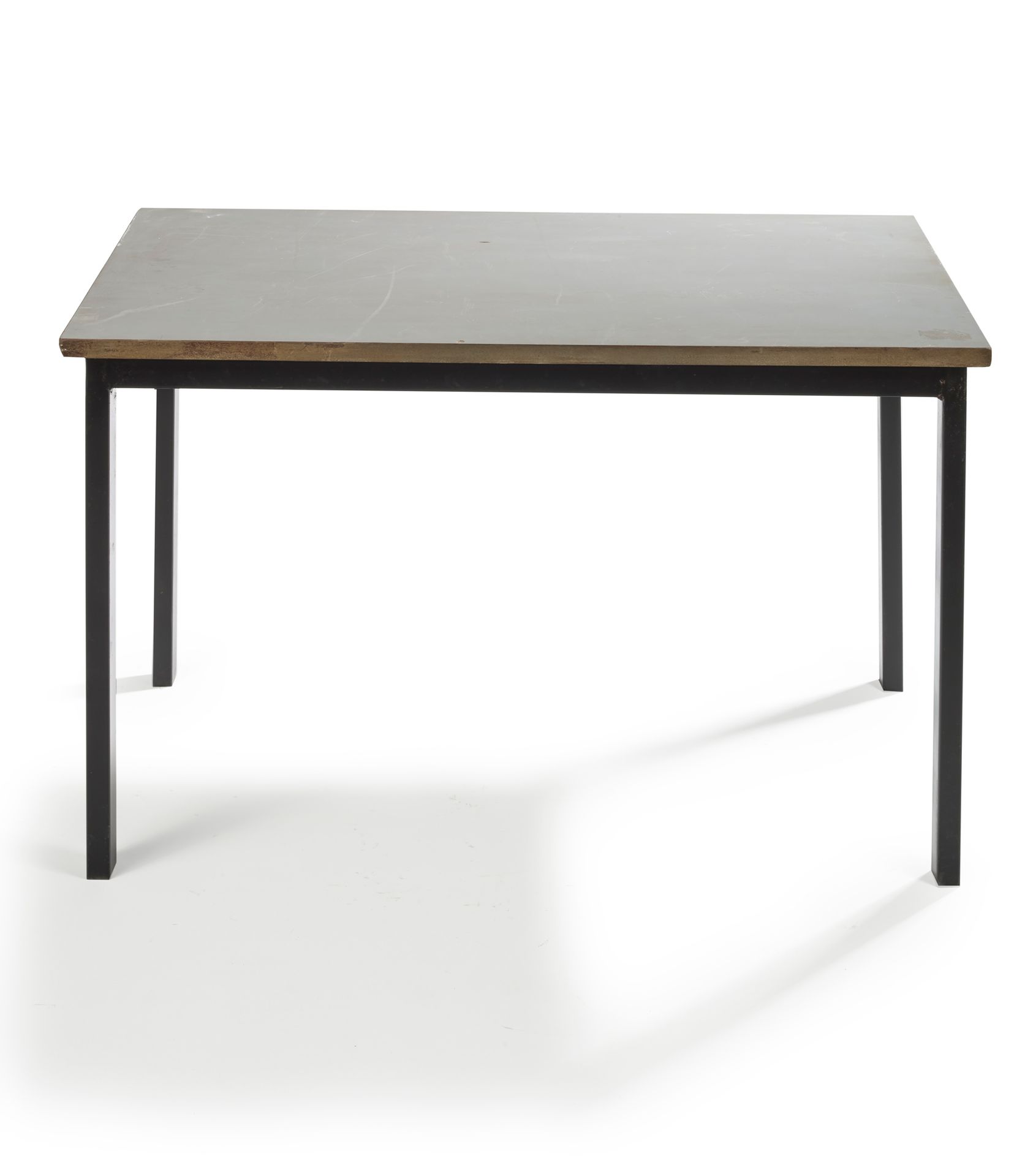 Charlotte PERRIAND (1903-1999) 
"Cansado "办公桌，长方形桌面，米色漆木，黑色漆金属底座
1950年左右
高：66厘米，&hellip;