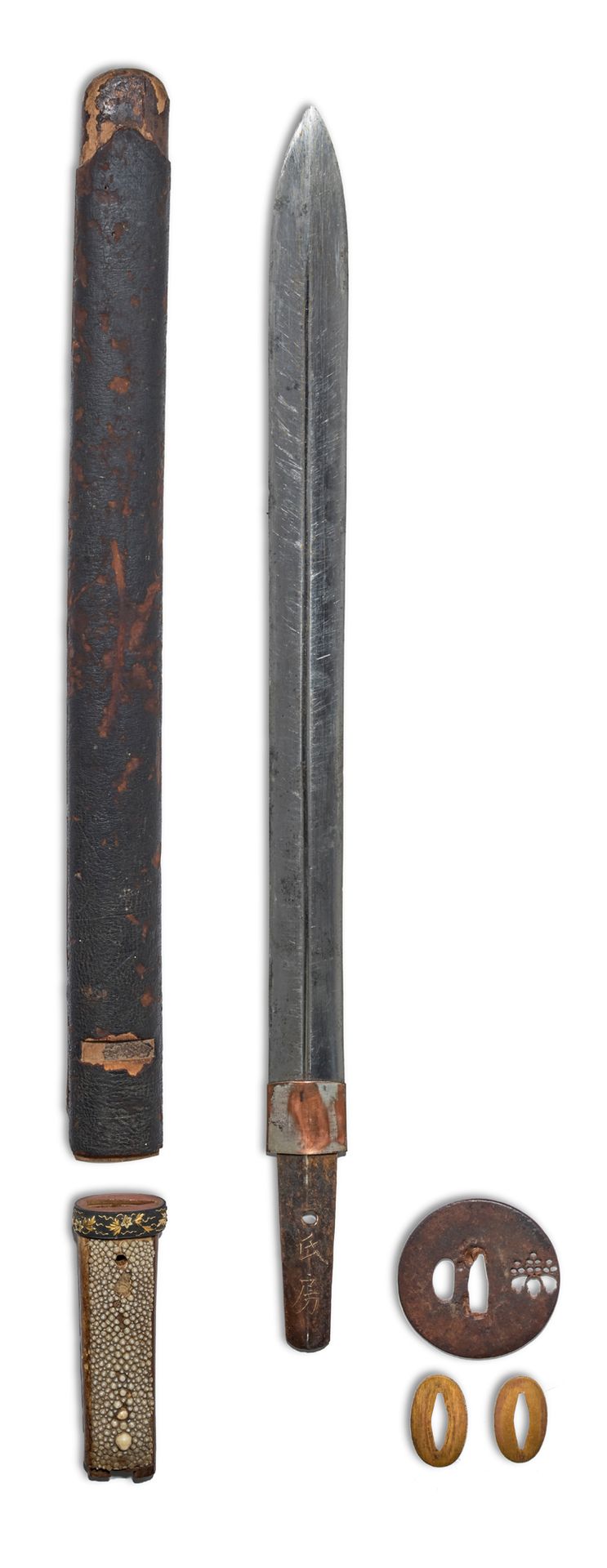 JAPON - Epoque EDO (1603 - 1868) 神道剑，双刃剑，一个中心槽，Hamon choji，一个mekugi ana。(划痕，事故）。&hellip;