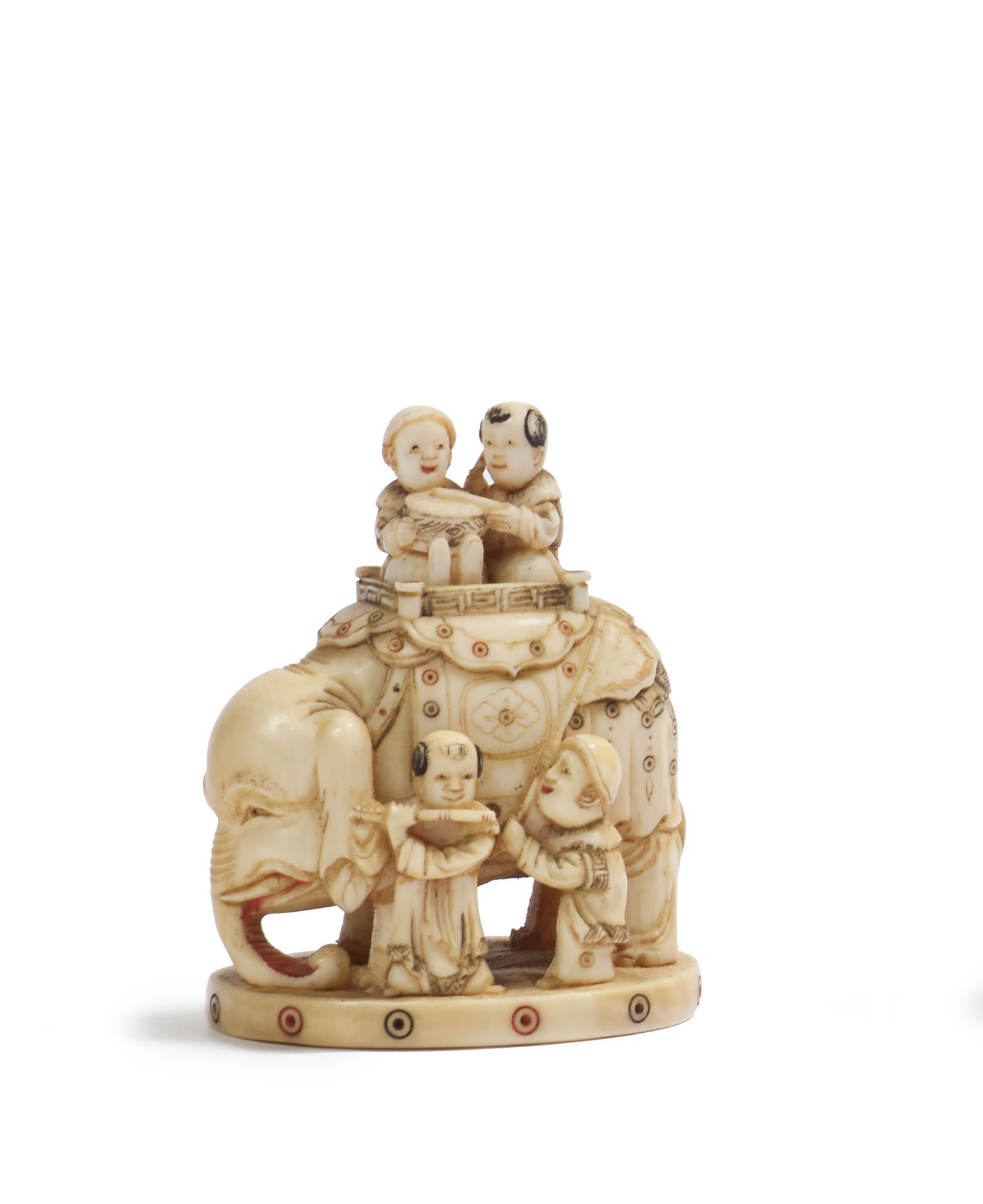 JAPON - Epoque MEIJI (1868 - 1912) Small ivory okimono partially polychrome, fiv&hellip;