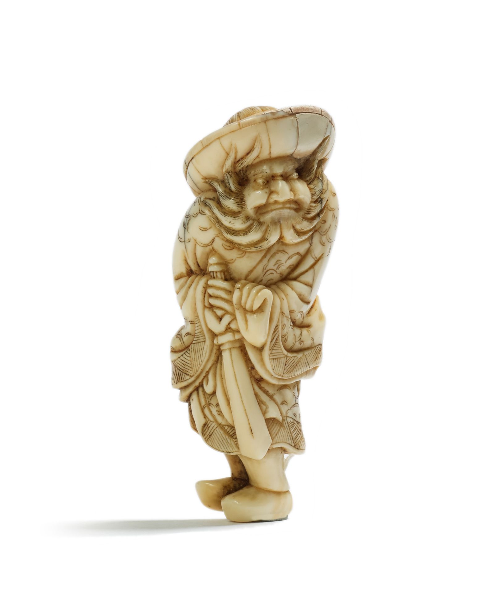 JAPON - XIXE SIÈCLE Ivory netsuke, Shoki standing holding a sword with his right&hellip;