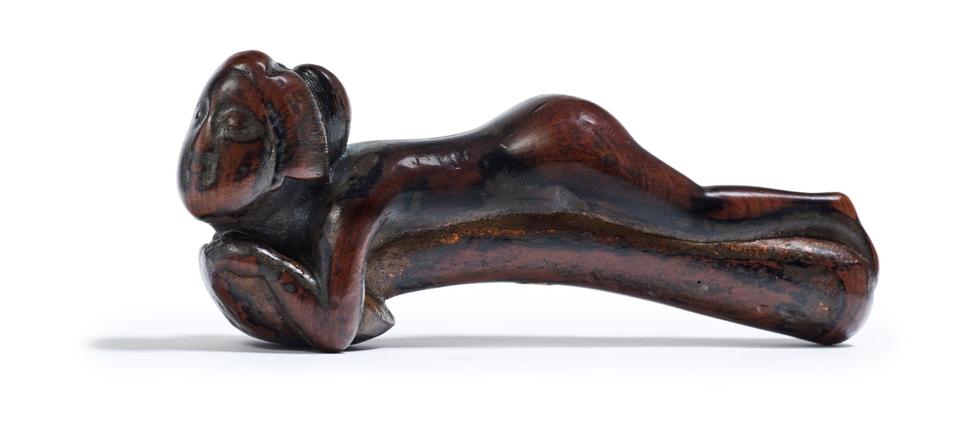 JAPON - Epoque EDO (1603 - 1868) Gran netsuke de madera, mujer desnuda tumbada s&hellip;