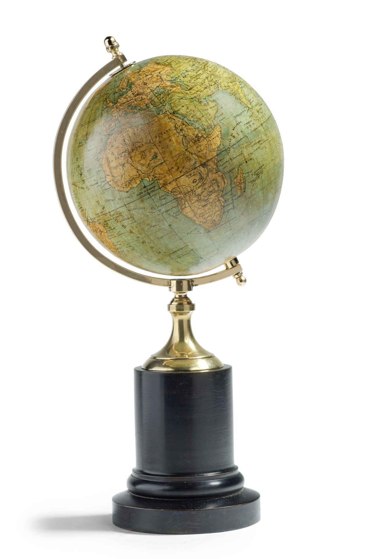 Null 地球仪
安装在黑色木质底座上的铜质半子午线上。签名为CH。佩里戈特（1828-1885），由阿尔普设计。MOURaux 法国，约1870年
高29厘米&hellip;