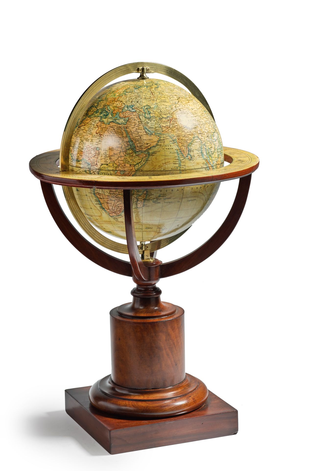 Null 图书馆地球仪
刻度的黄铜子午线圈。转动的桃花心木底座。地球仪上有一个圆拱形的签名 "J.LEBEGUE à Paris"
法国，19世纪末