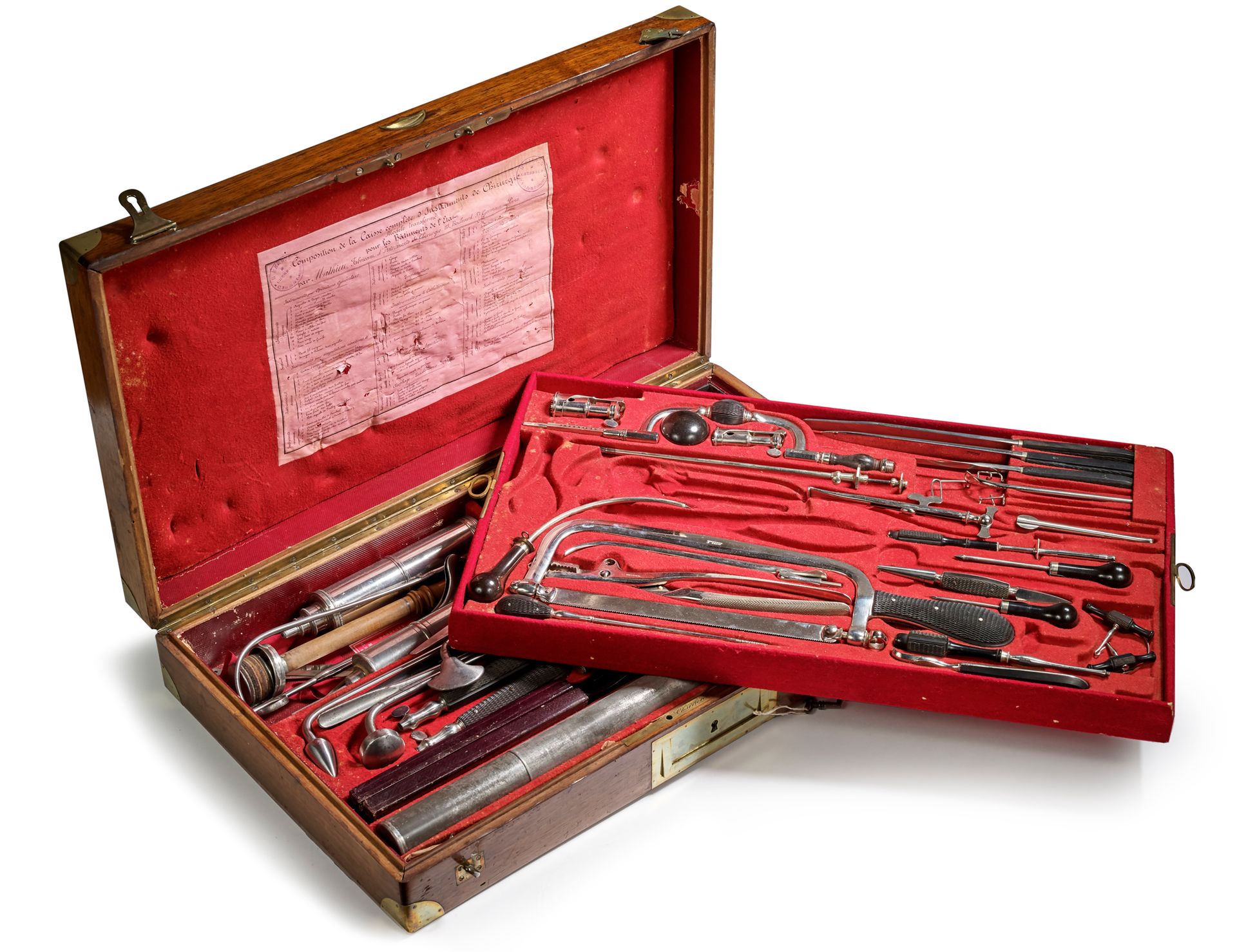 Null 
由巴黎CHARRIERE公司签署的重要手术箱

它是由用于一般手术的仪器组成的，包括嵌合、移植、牙科、眼科......一些仪器在巴黎的CHARRIE&hellip;