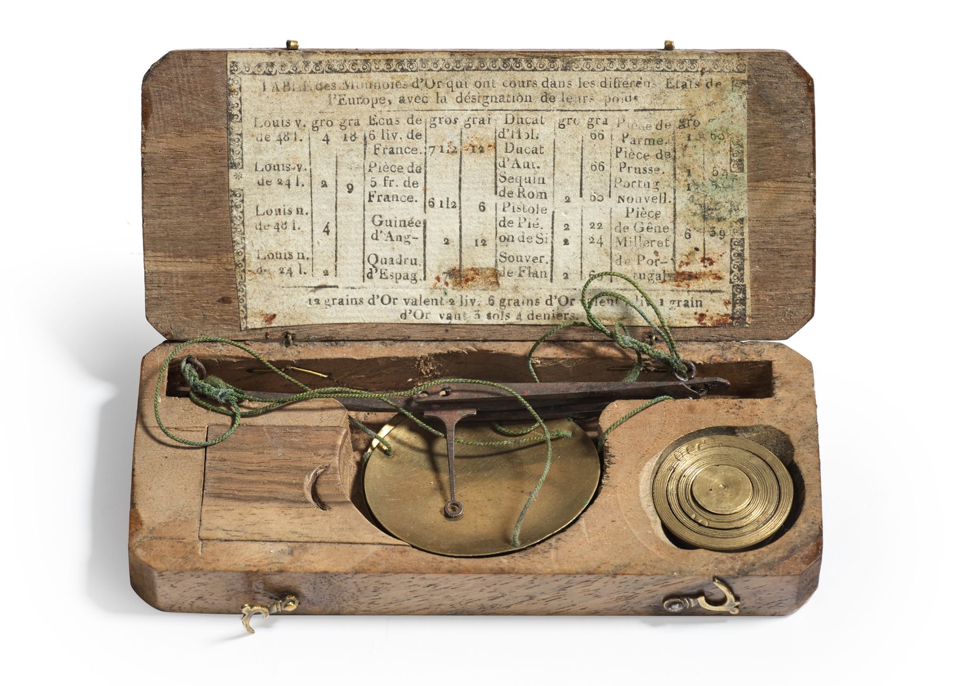 Null 铁制和铜制的trebuchet changer。带转换表的金丝楠木箱
完整的砝码
法国，18世纪