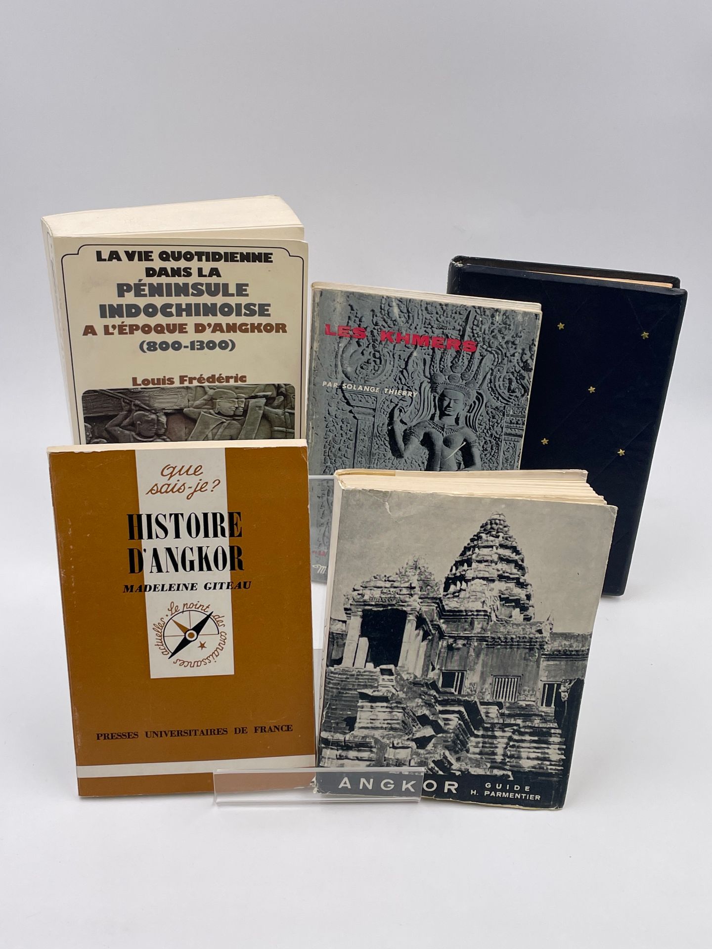 Null 5 Bände : 

- ANGKOR", Guide H.Parmentier, E.K.L.I.P 1960 - Seiten abgelöst&hellip;