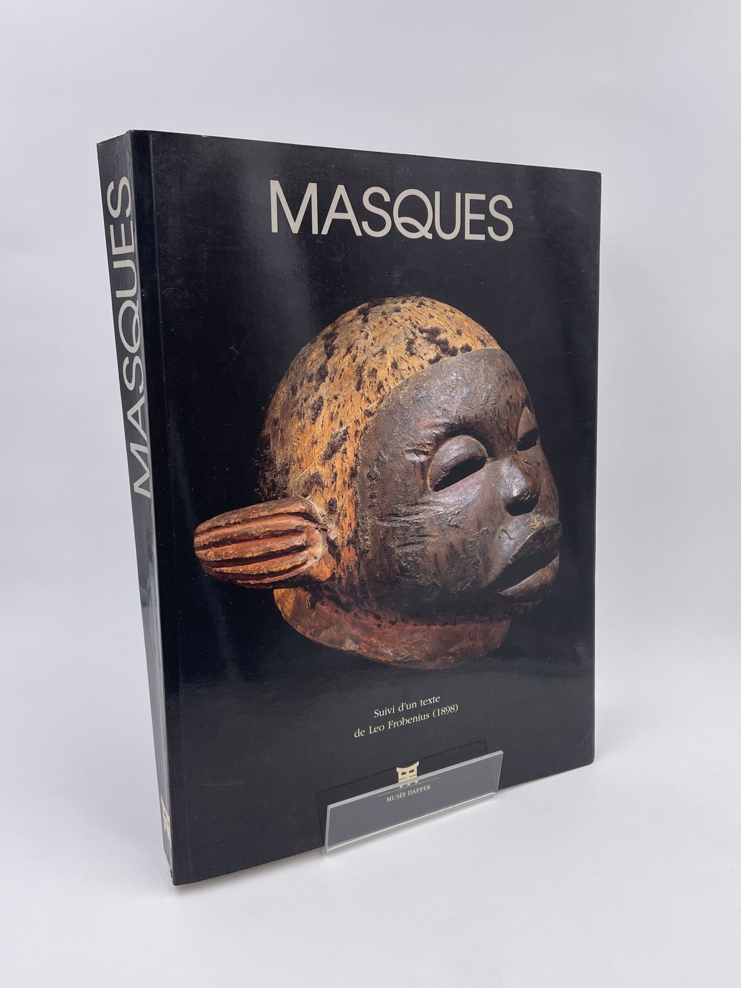 Null 1 Volume: "MASKS" followed by a text by Leo Frobenius (1898), Musée Dapper,&hellip;