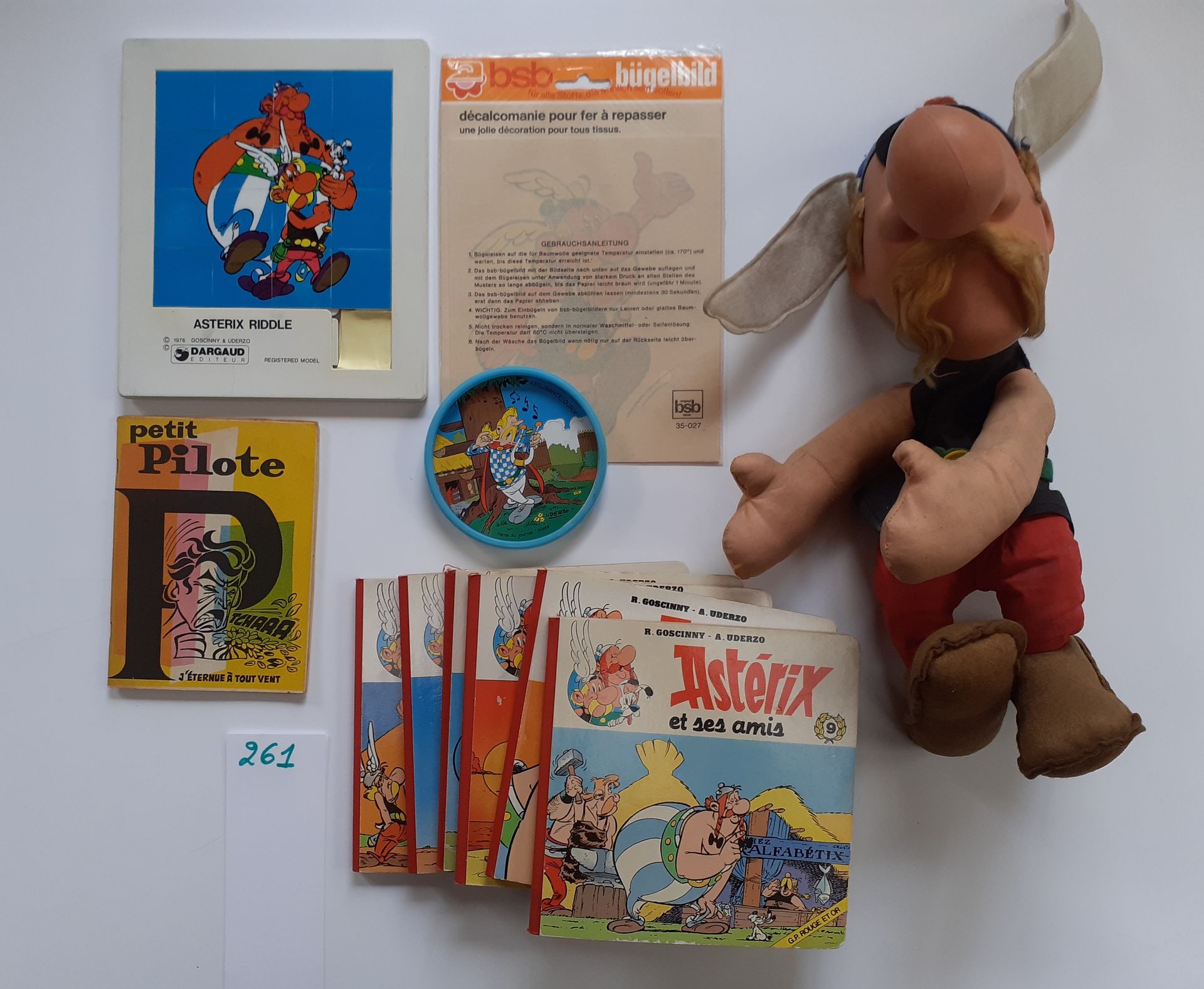 Null Astérix - Ensemble de 11 gadgets : livres, jeu, poupée ancienne, …