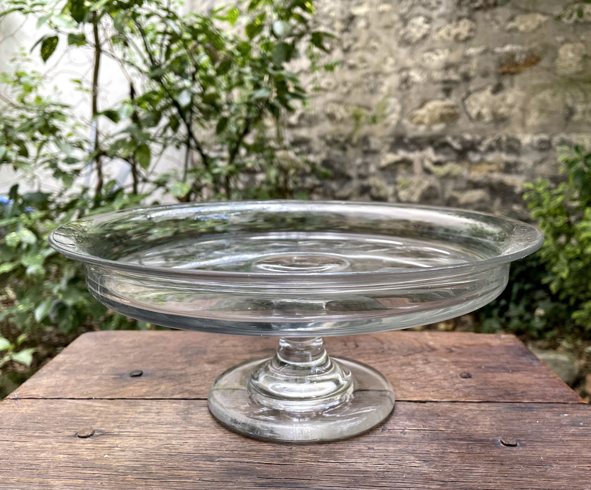 Null 
Lot including: 


- A cut crystal cup on pedestal. Late 19th century. H. 1&hellip;