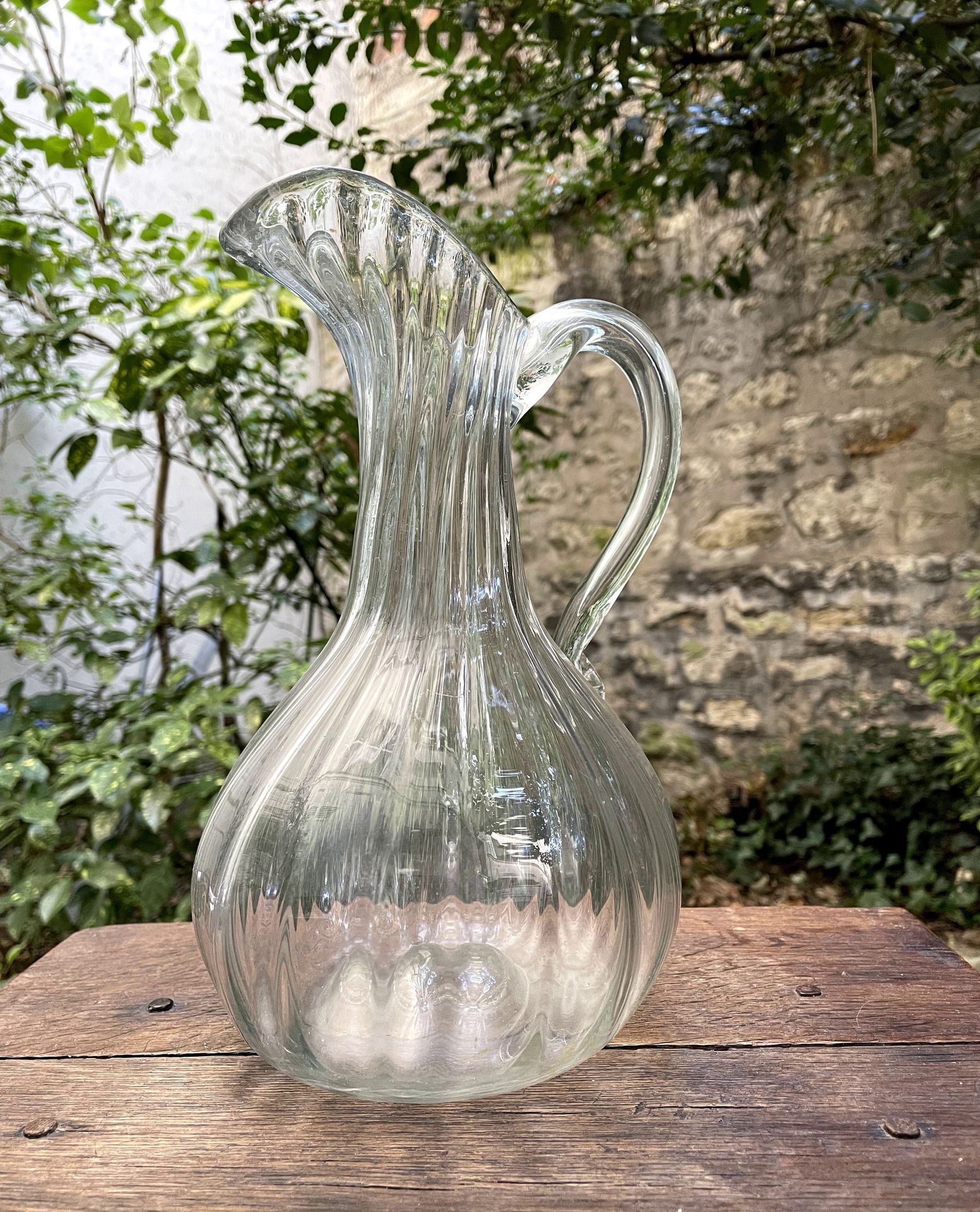 Null 吹制的玻璃苹果酒壶。

诺曼底，18世纪末

H.25厘米
