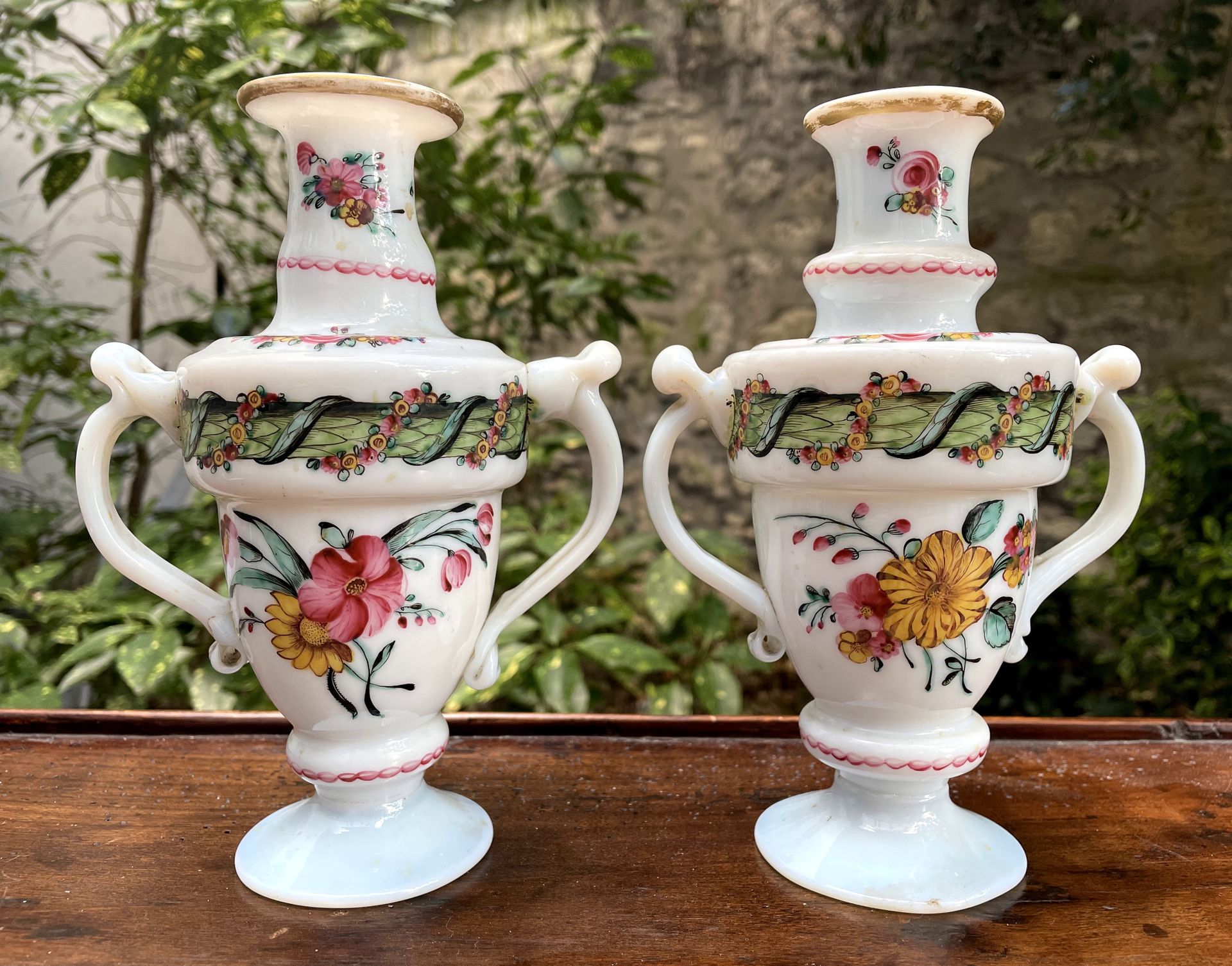 Null Pair of white glass vases with handles decorated with a bouquet of flowers &hellip;